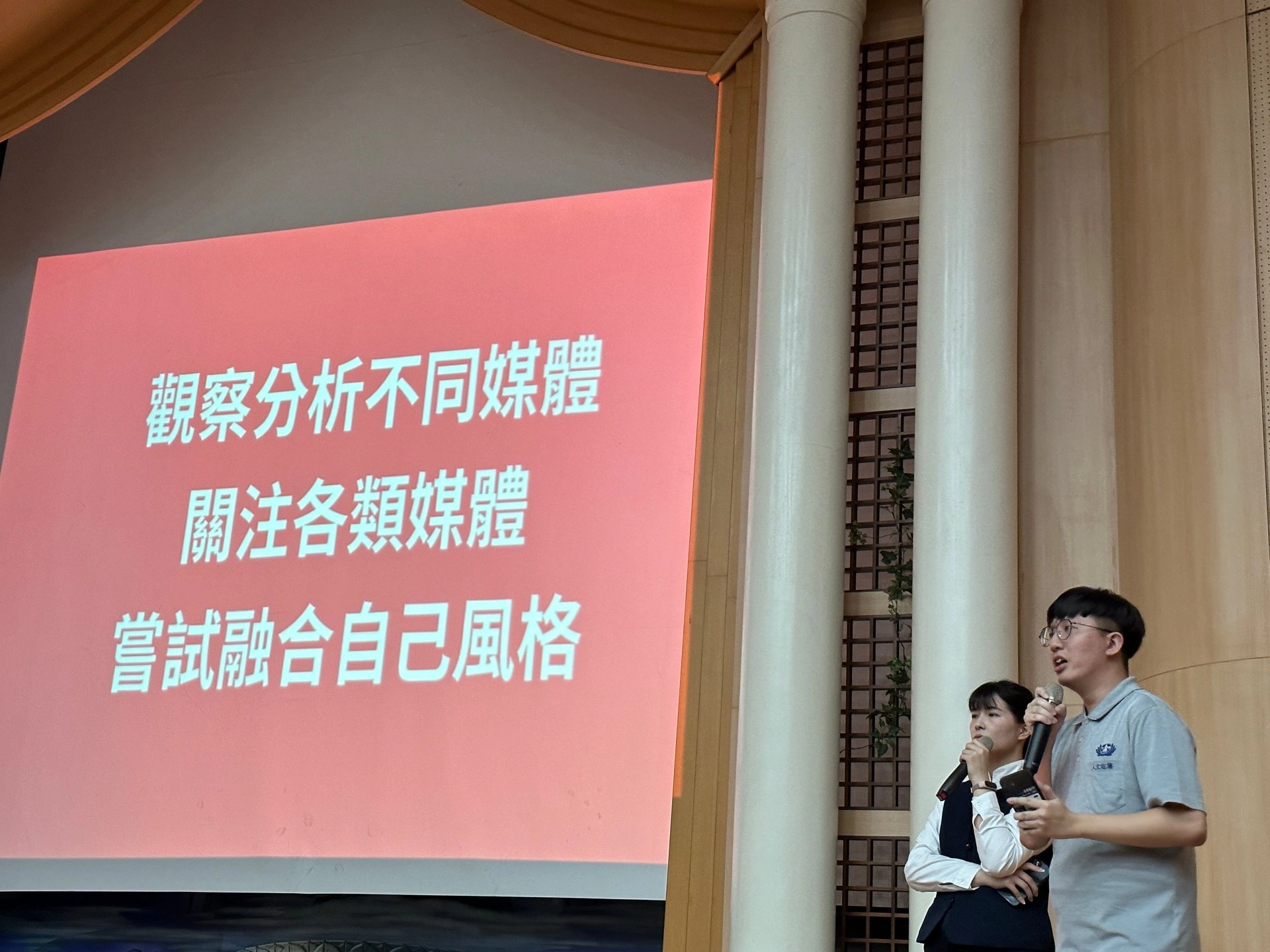 講師向學弟妹分享,所有的成長歷程都將累積成為工作中的養分。