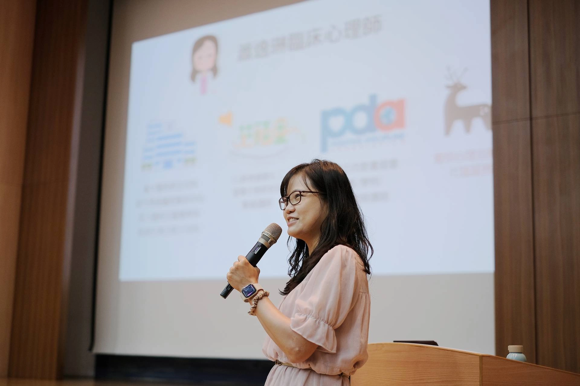 蕭逸琳心理師鼓勵家長陪伴孩子一起覺察自我情緒,共同成長。