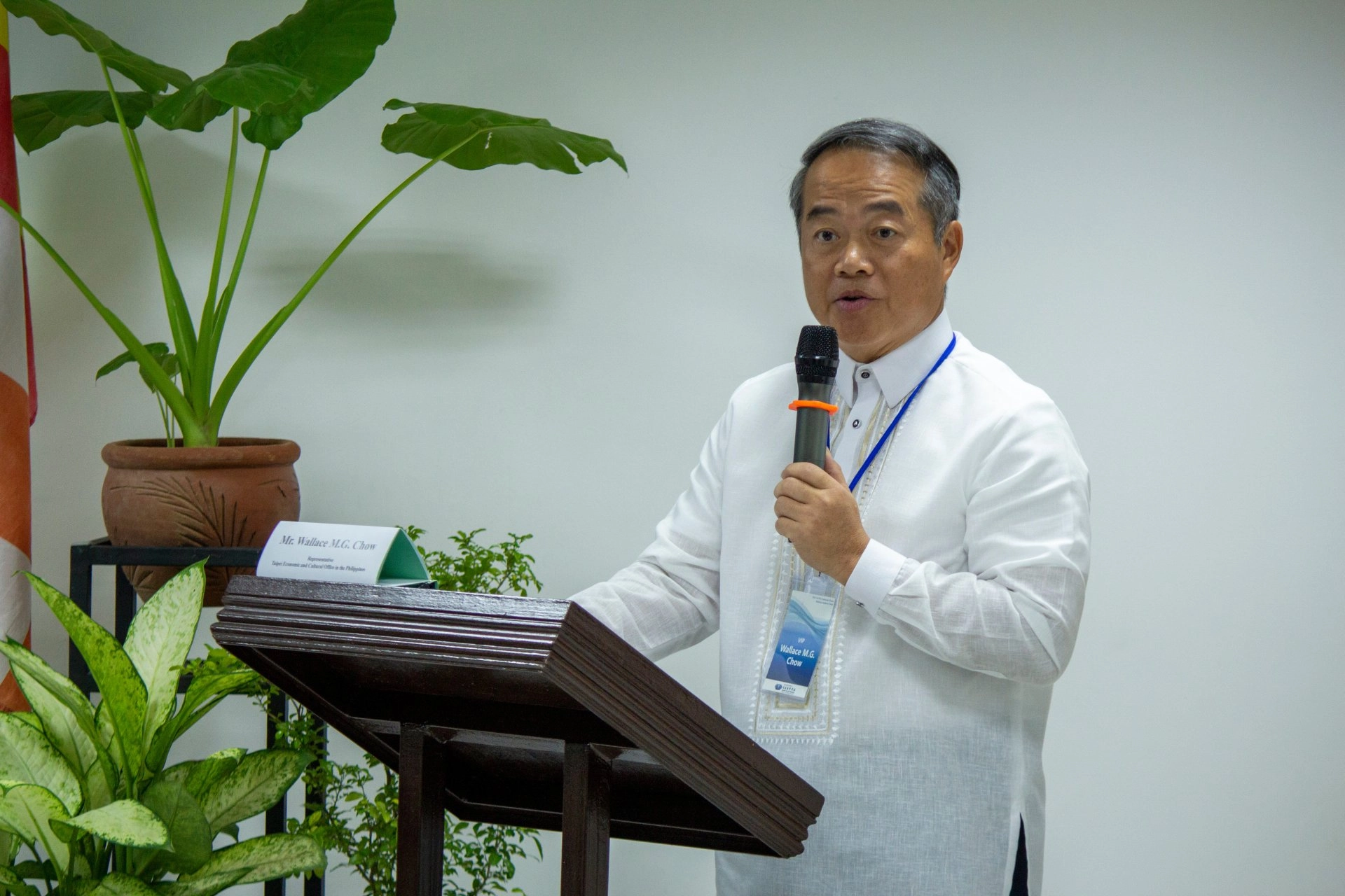 駐菲律賓代表處代表大使周民淦表示,感恩花蓮慈院去年在菲律賓馬尼拉偕多家臺灣優良醫衛廠商舉辦小型產業展覽,期許臺菲未來在傳統醫學領域能有更多互動。