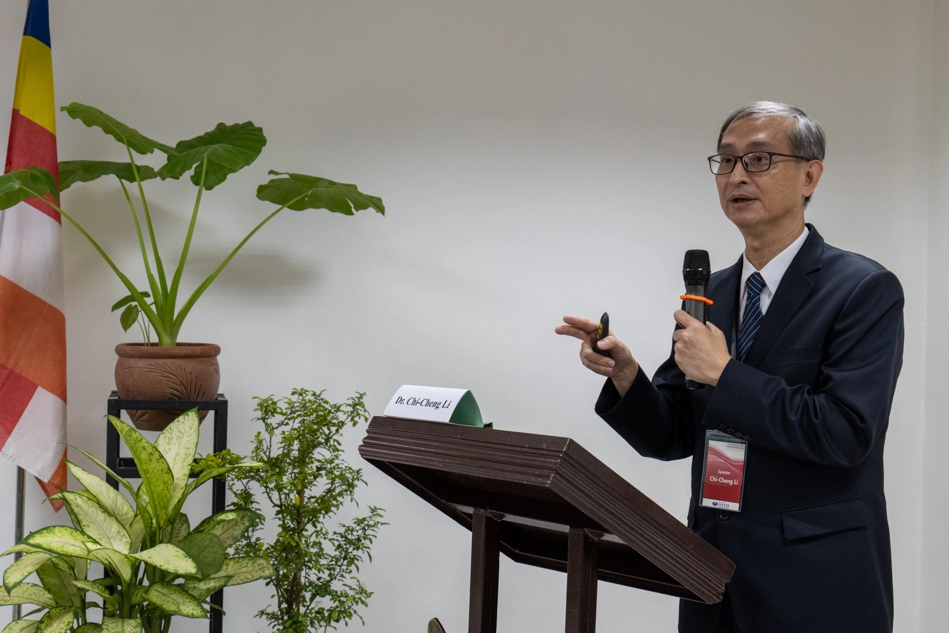 花蓮慈院國際醫學中心主任李啟誠,分享花蓮慈院東部首例「CAR-T免疫細胞療法」成果。