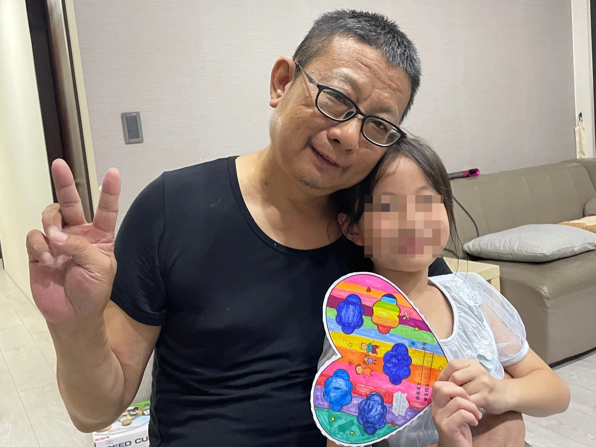 郭先生在接受大愛肝臟移植後翻轉彩色人生,懂得更珍惜和家人相處的時光。