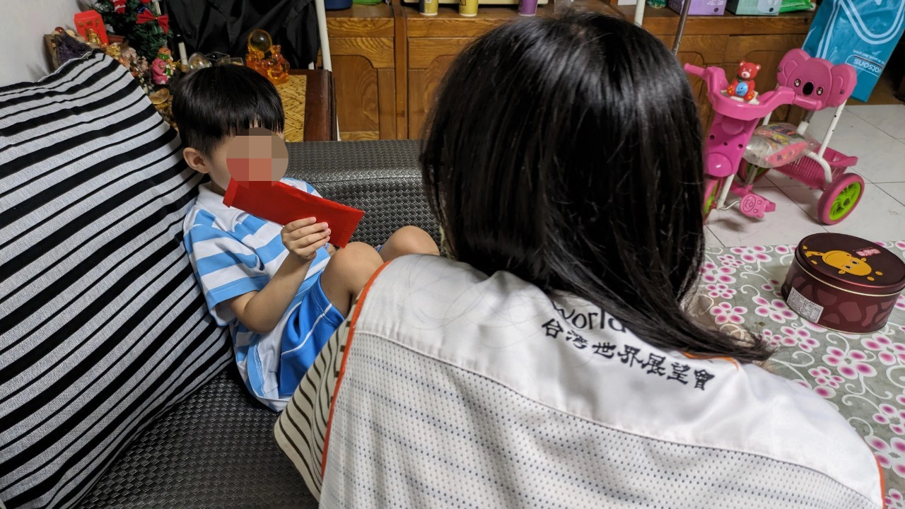 展望會提供的7,500元營養扶助金適時減輕小奕媽媽肩上的經濟負擔。