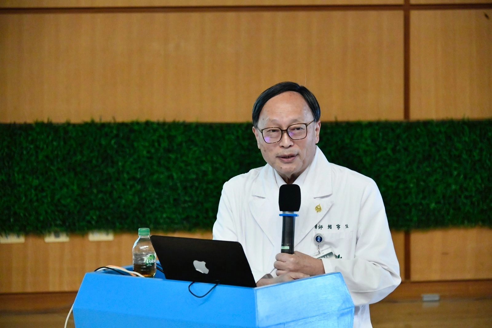 賴寧生院長表示,皮膚免疫症是器官侷限型免疫病,如皮膚的白斑、天皰瘡、癢疹,以及多發性硬化症、肌無力症、甲狀腺功能異常、腸胃道發炎性等,都是屬於器官侷限型免疫病。