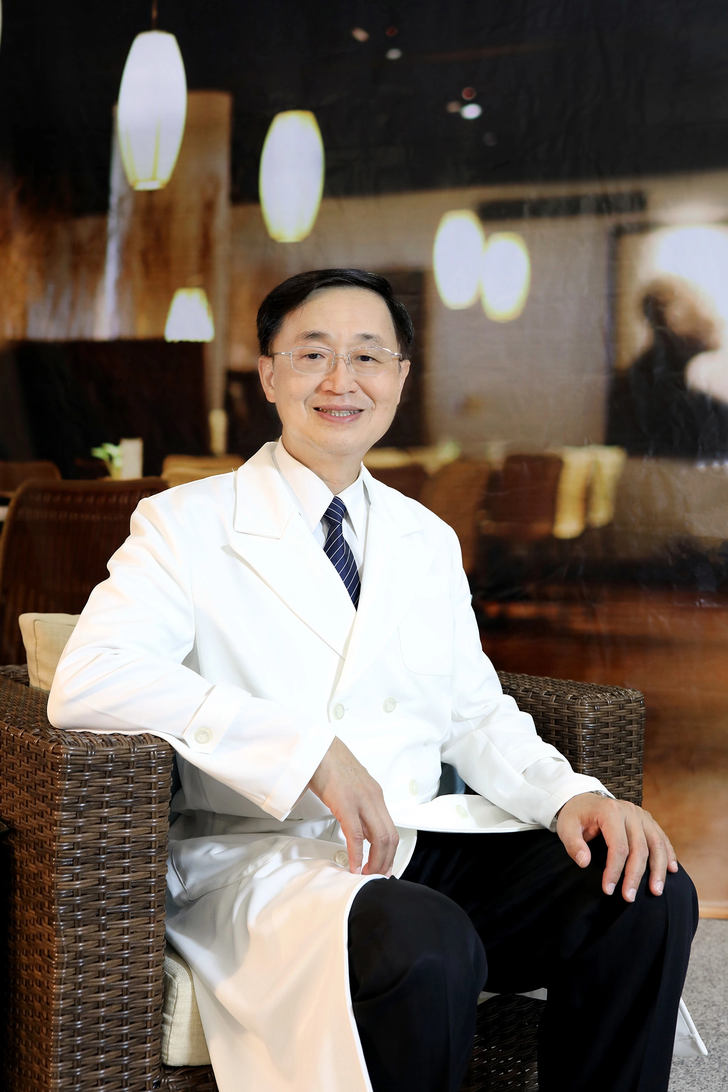王傳育主任指出,橫斷性脊髓炎患者的發炎部位一般在腰椎,其次是胸椎,小妤的發炎位於頸椎,實屬罕見中的罕見。