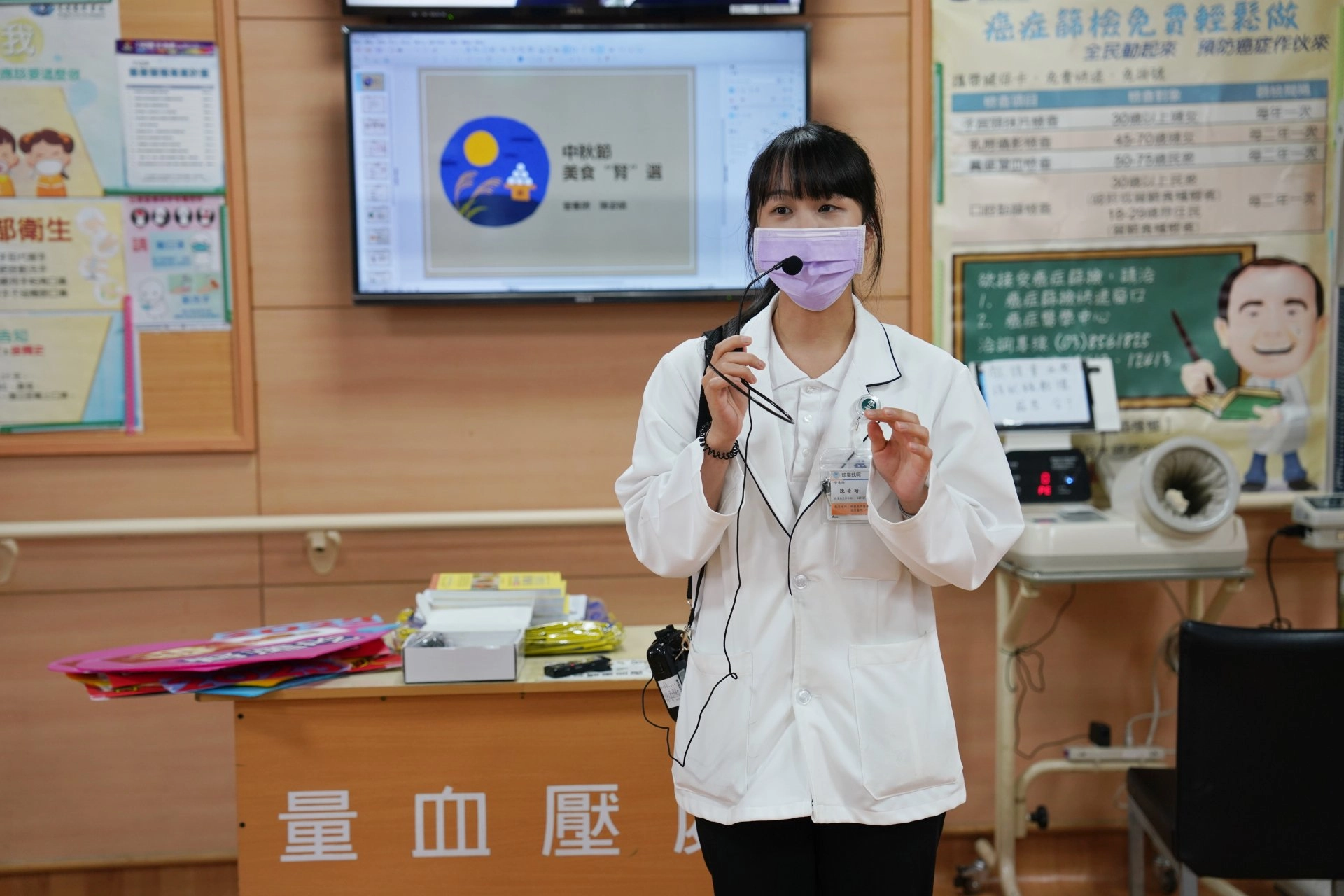 陳姿晴營養師建議,中秋節應景食品月餅,腎臟病友可善用與親朋一起分食減少熱量攝取,而且紅豆、綠豆等全榖雜糧類內餡,磷含量較高,應盡量避免。