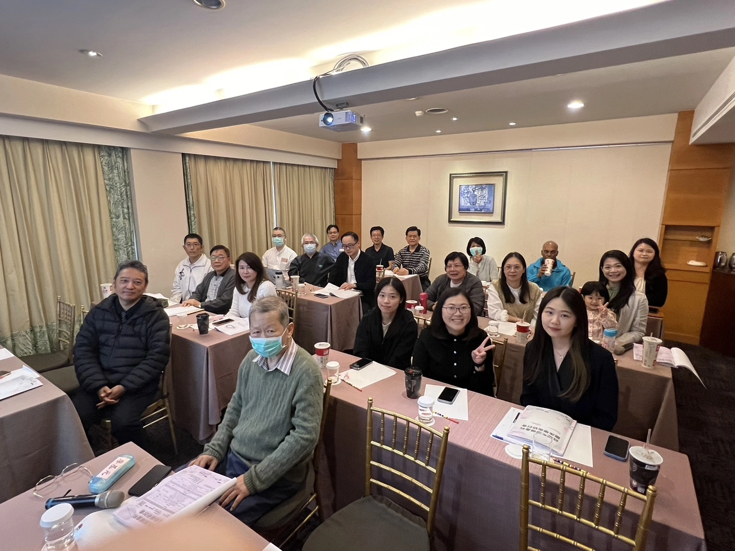2024年首場臺灣東部婦產科臨床學術研討會在3月23日正式展開,匯聚了來自花蓮、宜蘭及台東醫療院所的近30名婦產科醫療專業人士,聚焦於當前婦產科領域的臨床及研究成果。