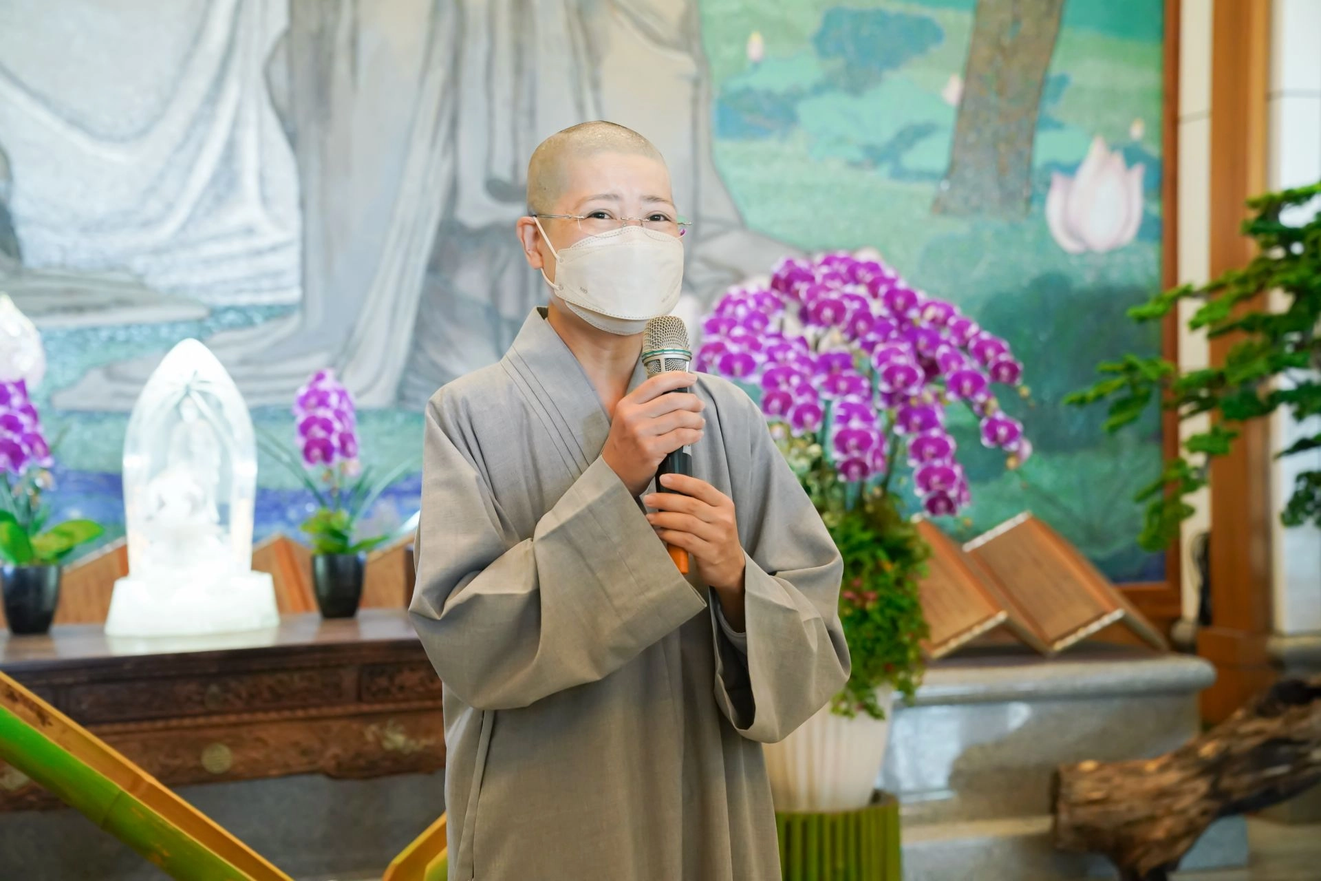 德修師父提醒大家用虔誠的心啟發善念,讓福氣籠罩世界,平安無難。