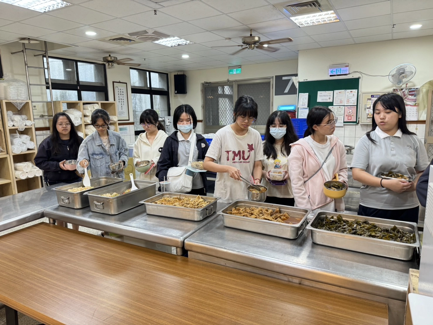 無法返家而留宿的學生,校方也供應三餐。