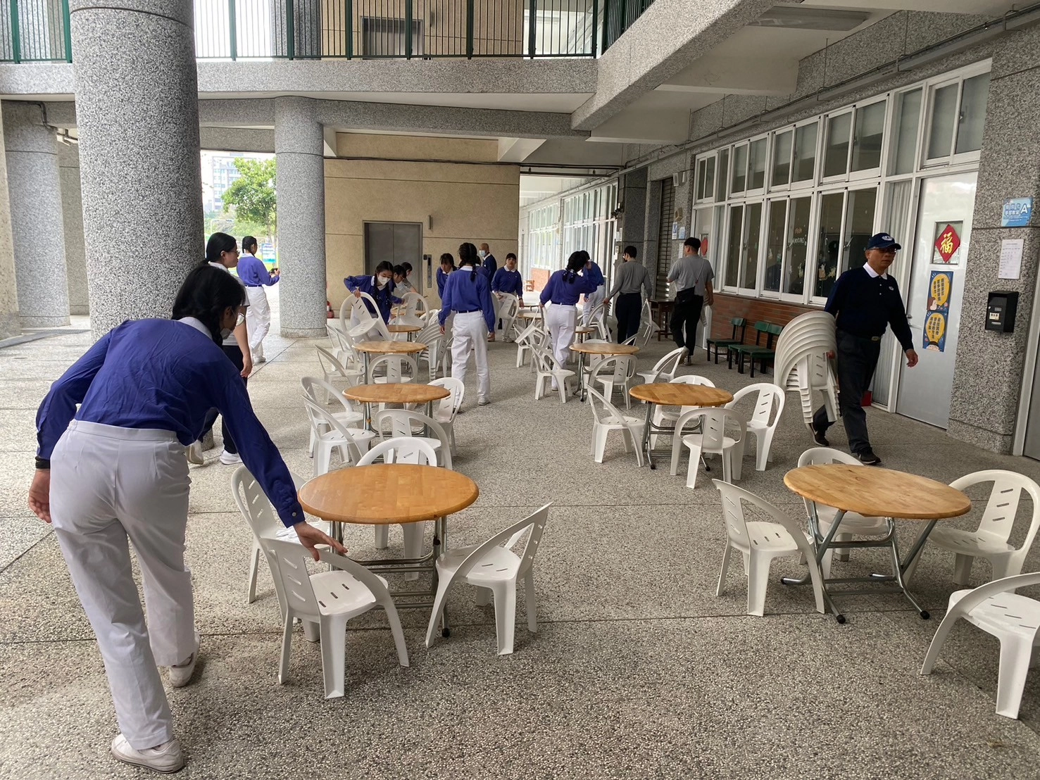 聽說需要人手支援,短短十三分鐘就招募到十位慈青。