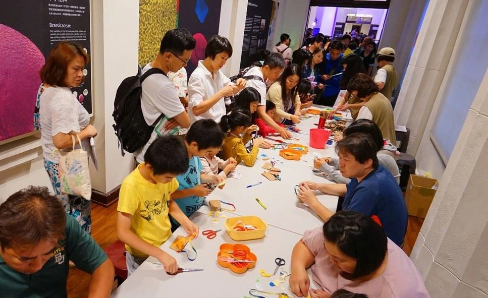 臺博館4月20日延長開館推出「拼了!塑學衝刺班」闖關活動,呼籲每天一個減塑行動愛地球。