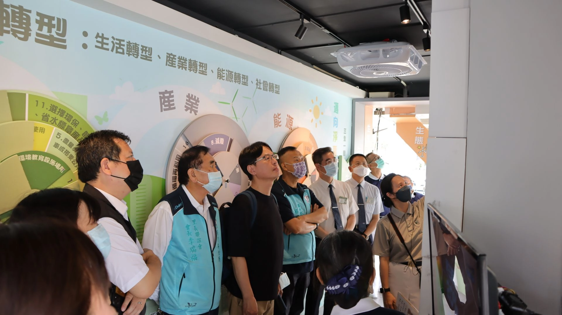 邁向2050淨零排放需要全民生活轉型後,臺南慈濟高中也將淨零碳排的環保理念結合今年2024世界地球日系列活動納入學生環境教育課程