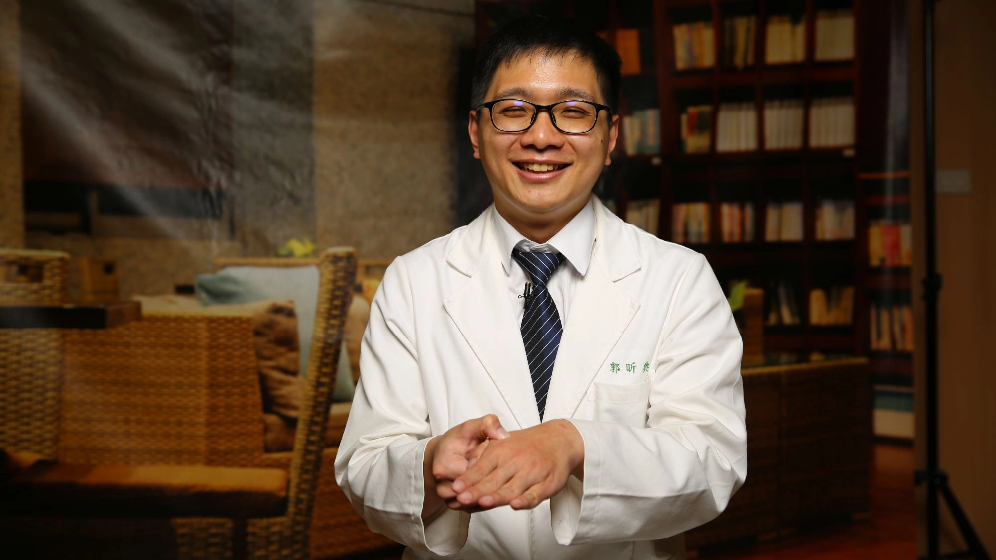 郭昕典醫師表示,合谷穴位在人體十二正經中的手陽明大腸經上,也是該經之原穴,在調整內在氣血上是非常重要的穴道。