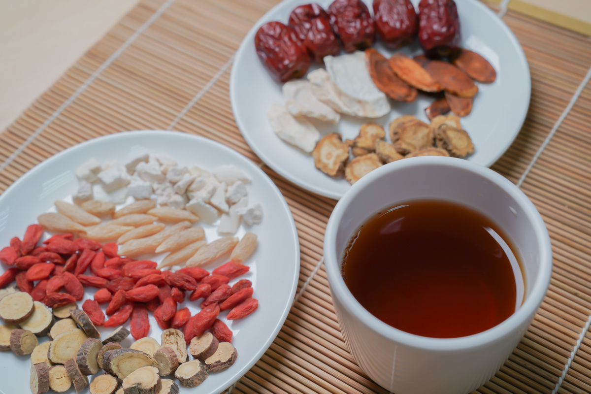 民眾可以自行製作老少咸宜的補氣養生湯,養生養肝。