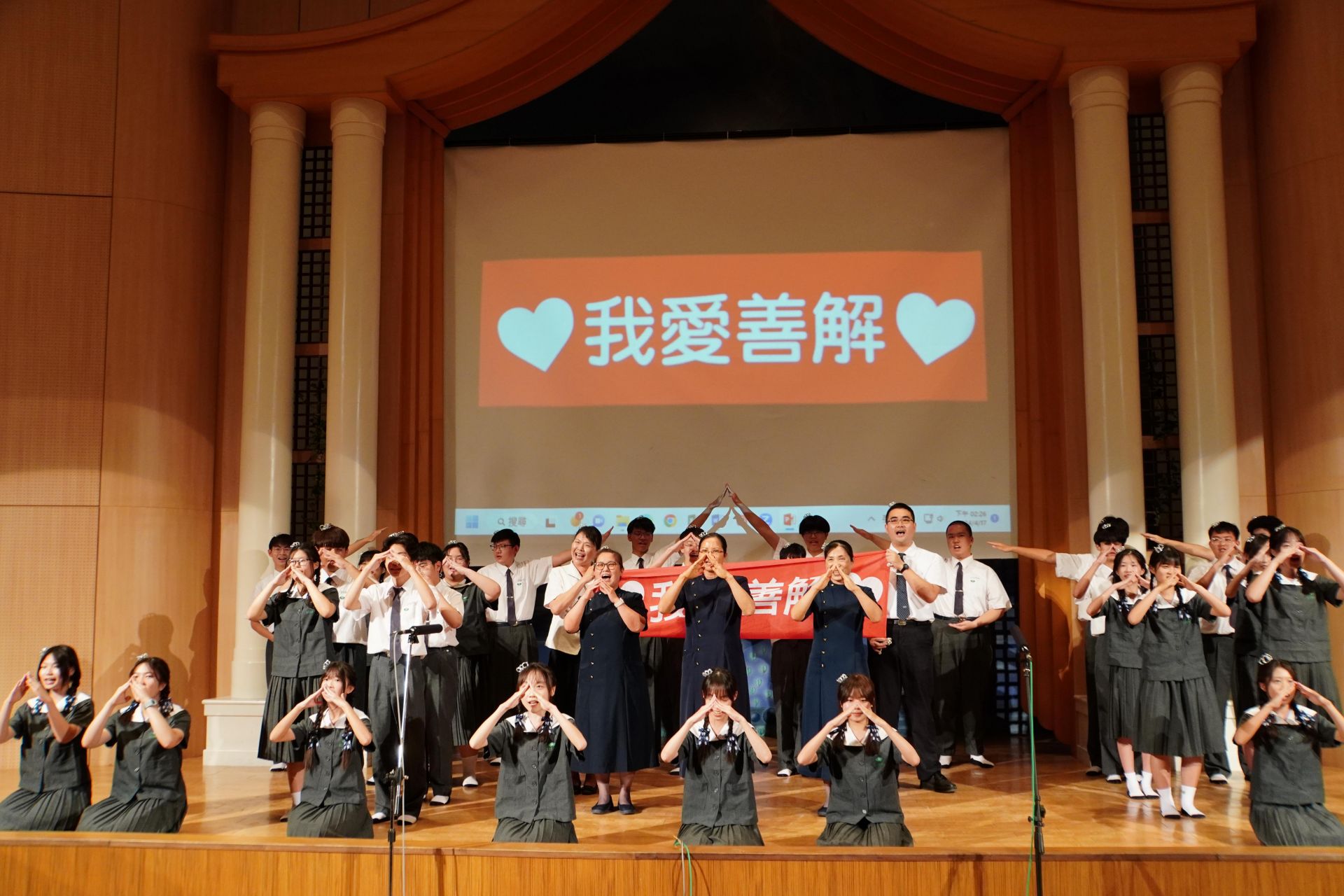 慈誠爸爸與懿德媽媽加入演出,令在場所有觀眾眼睛為之一亮。