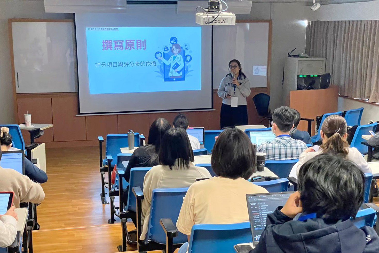 江如萍護理長參與工作坊,教學護理同仁多元化跨領域教案的撰寫。