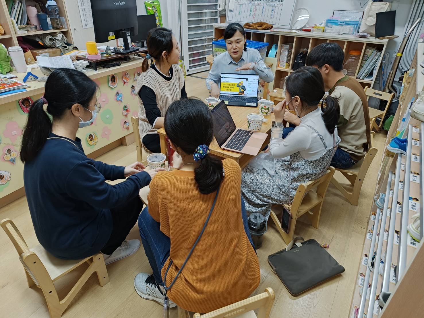 輔導人員透過實際案例的分享,引導教保服務人員思考教學策略