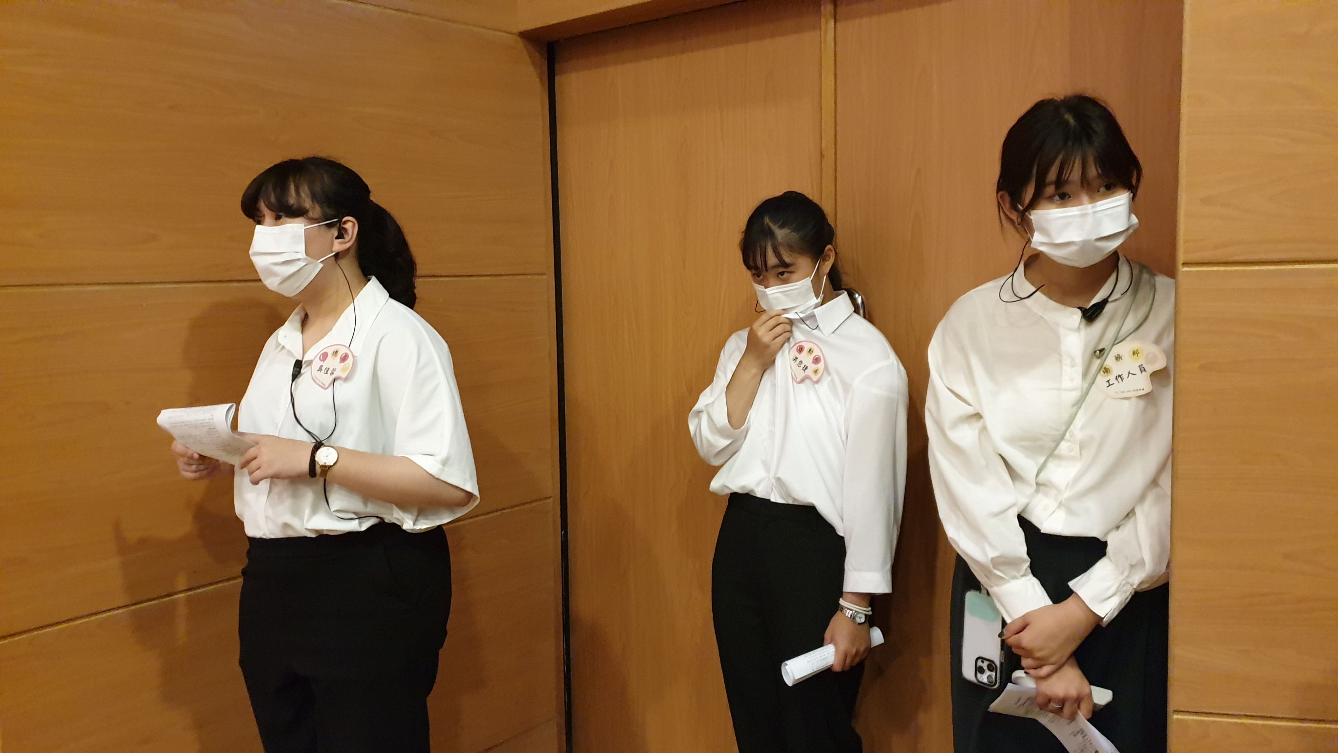 大四學生面對各種接踵而來的挑戰,臨時學習多機直播等,就是要在學弟妹們這人生重要時刻,留下美好的回憶