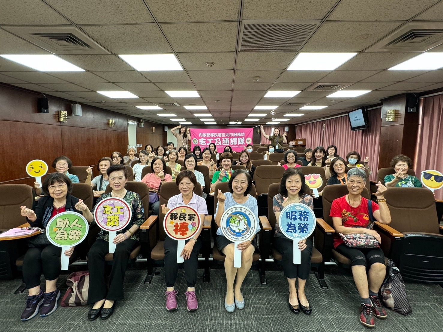 移民署臺北市服務站舉辦「113年志工及通譯服務人員教育訓練」,持續精進志願服務。