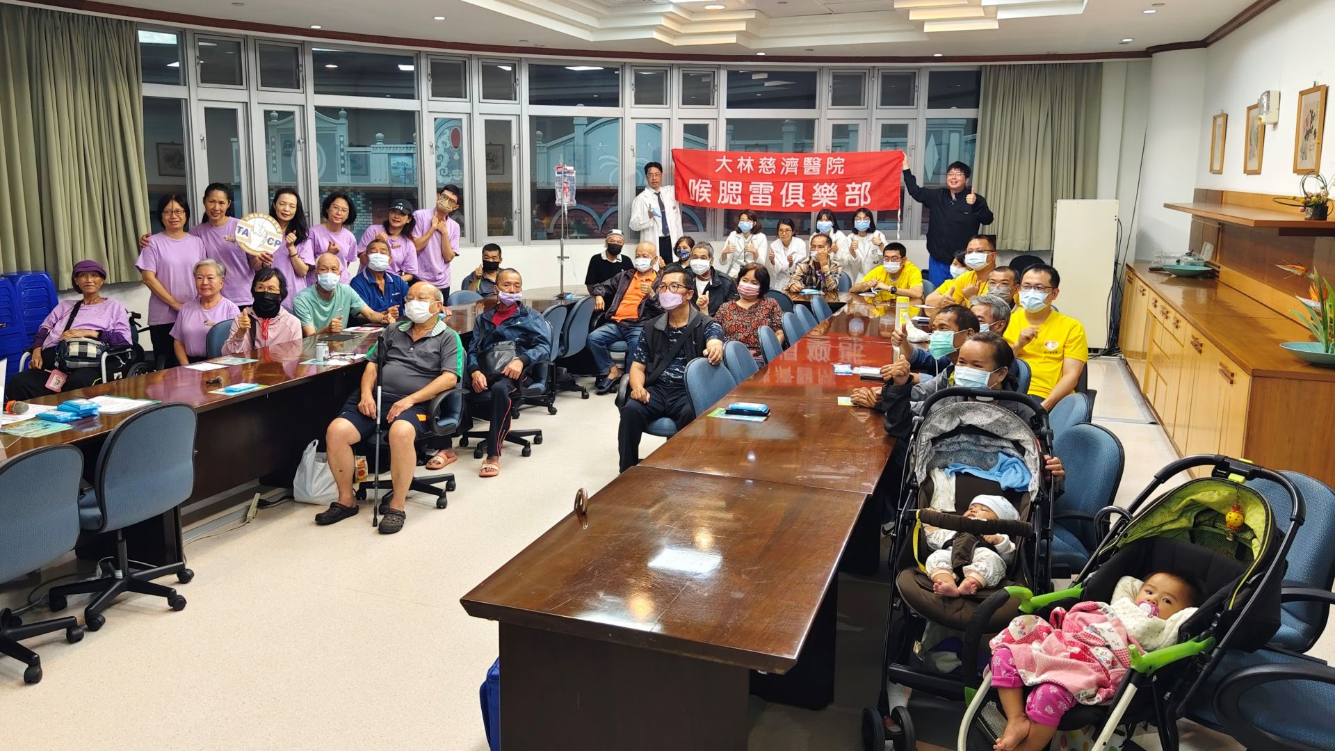 《喉腮雷俱樂部|頭頸癌病友會》合影