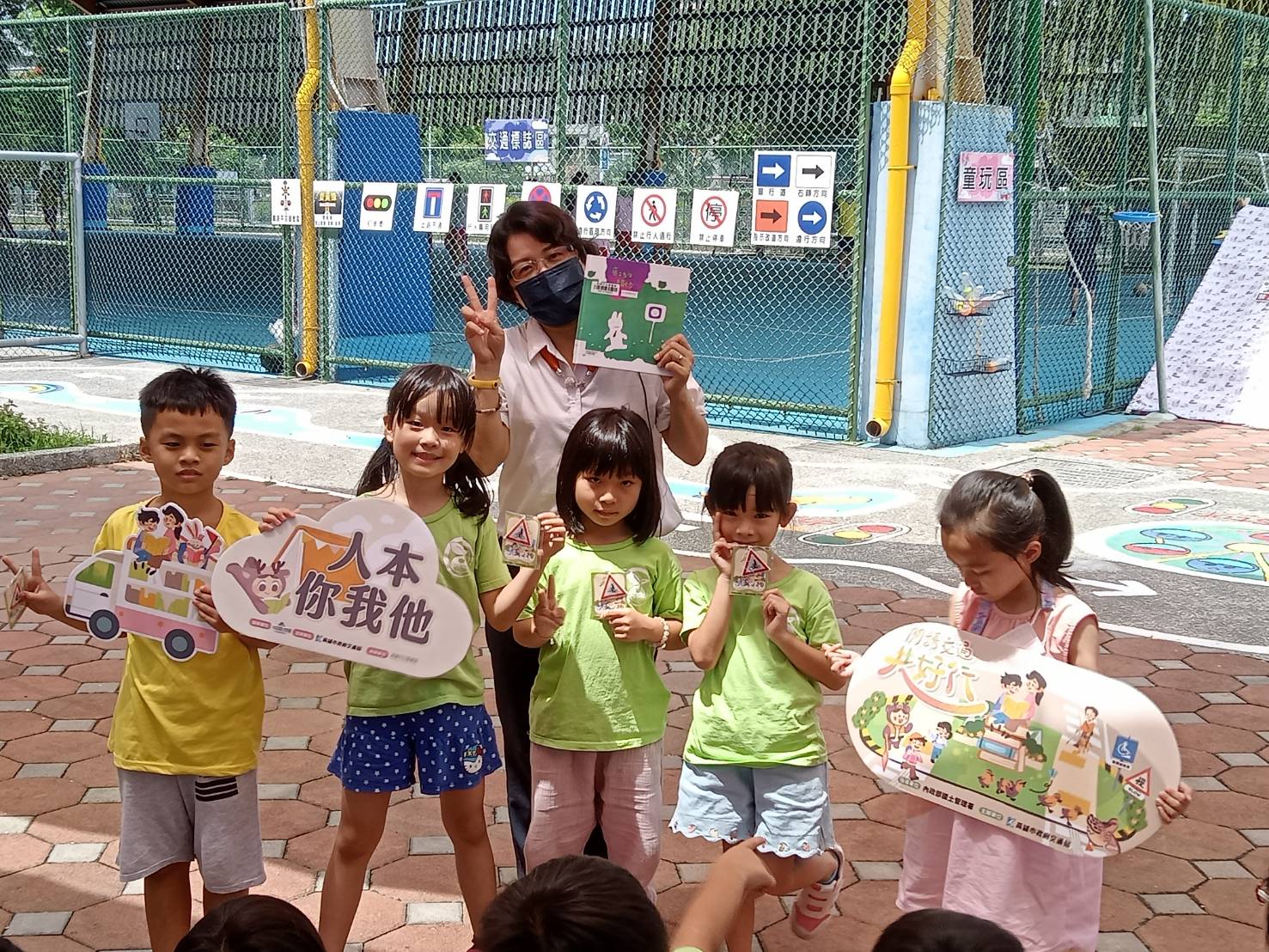 說故事場地是幼兒園精心布置的遊戲區