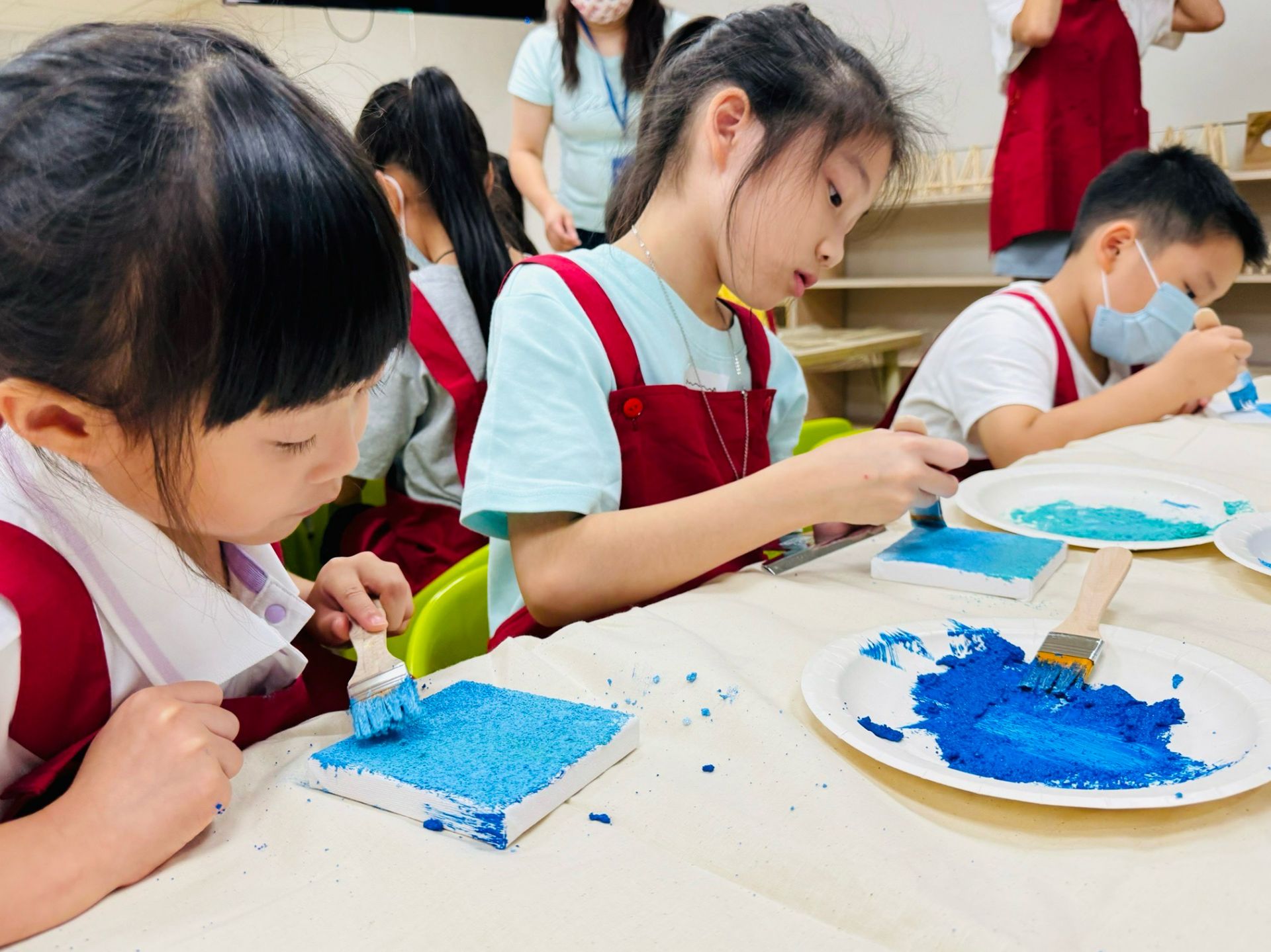 夏凱納家庭日兒童手作工作坊,孩子手繪畫作送給父親