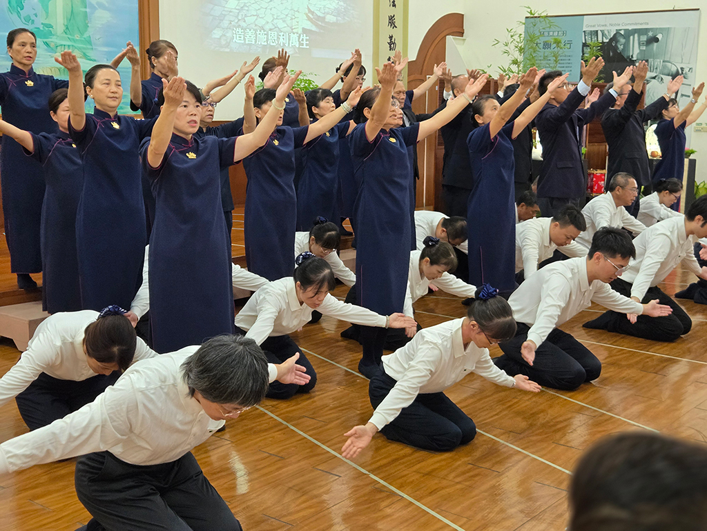 慈濟師兄姊演繹無量義經法髓入心。攝影-許昆龍