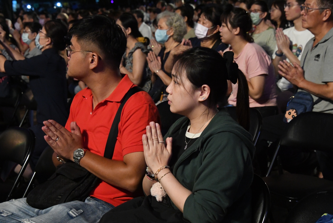 邱意婷(右一)參與祈福會後感觸良多，也建立正知正見正念虔誠的心。