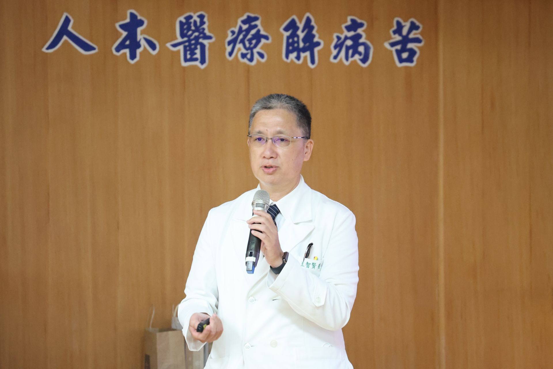 內科部副主任暨腎臟科醫師王智賢,分享運動的好處。