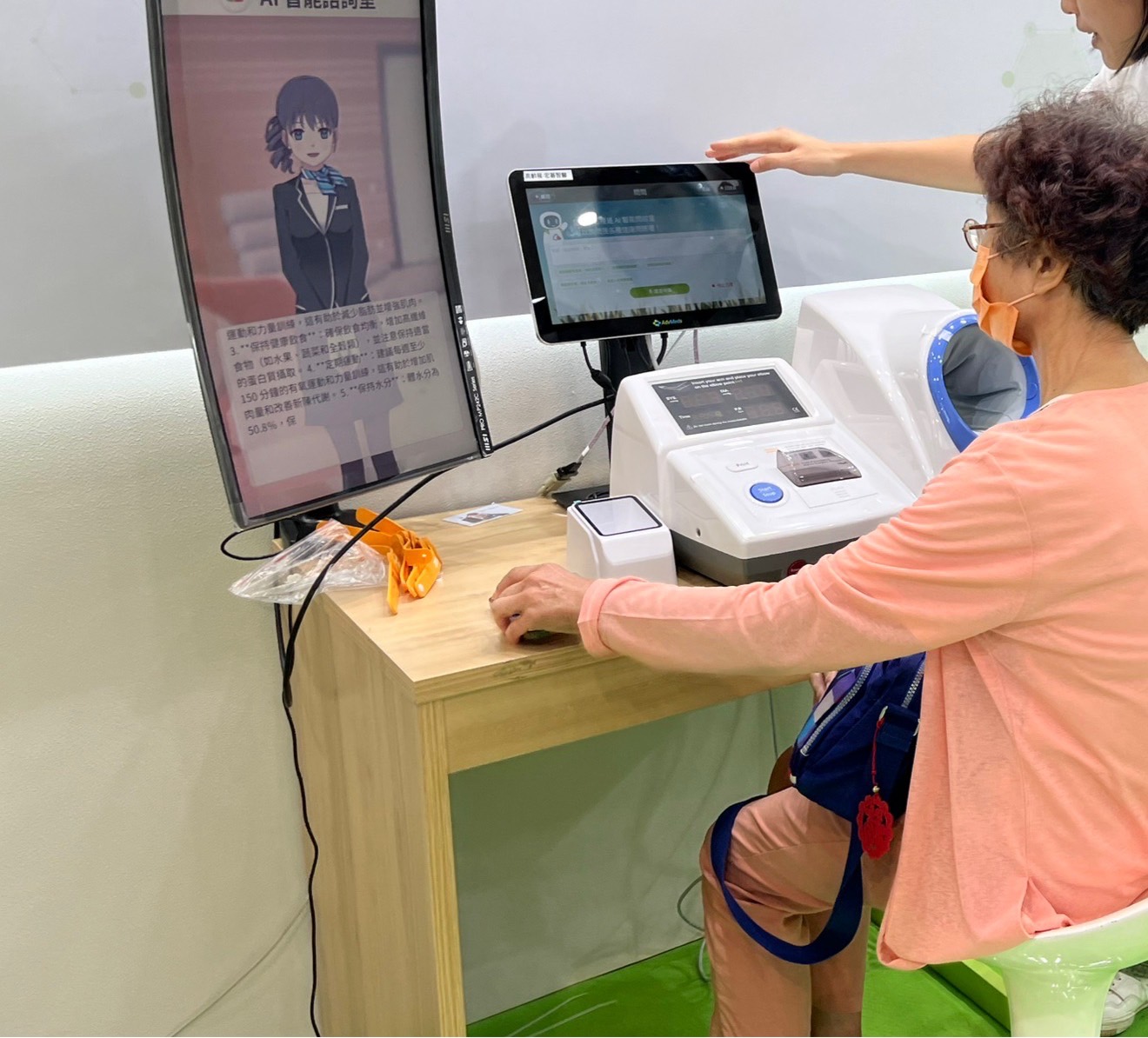 健康共照雲發展AI聊天機器人,提供民眾健康衛教諮詢、鄰里活動關懷等服務
