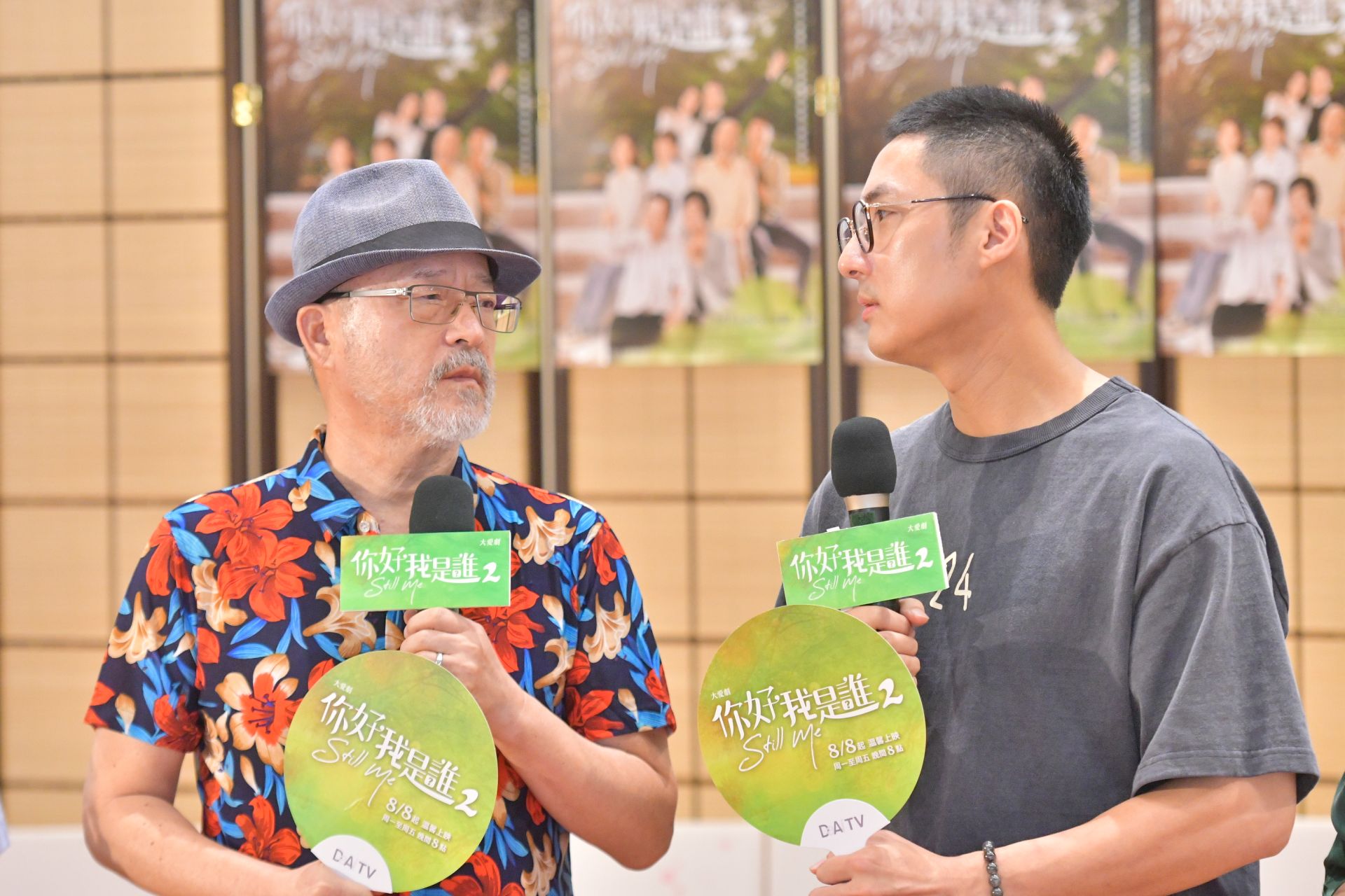 大愛劇《你好,我是誰2》演員班鐵翔(左)、李運慶(右)南下高雄參加讀書會。