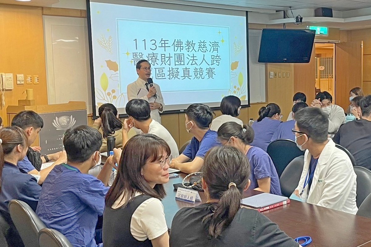 鄭敬楓副院長認為透過擬真訓練,讓學生在臨床處理各式情境時能更有把握,增加應變的成熟度。
