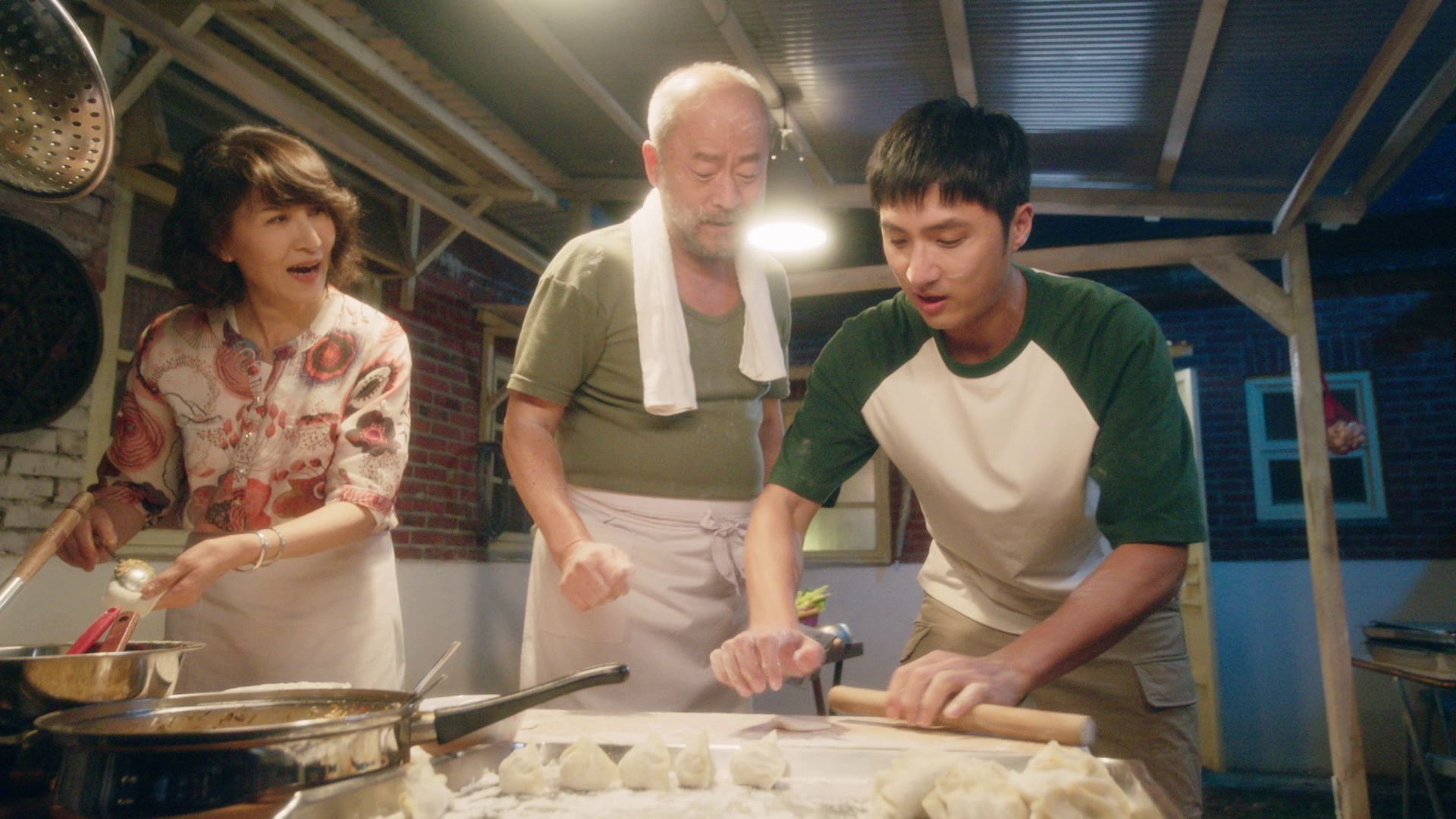 李運慶在劇中飾演「台生」,曾經與爸媽一起包水餃。