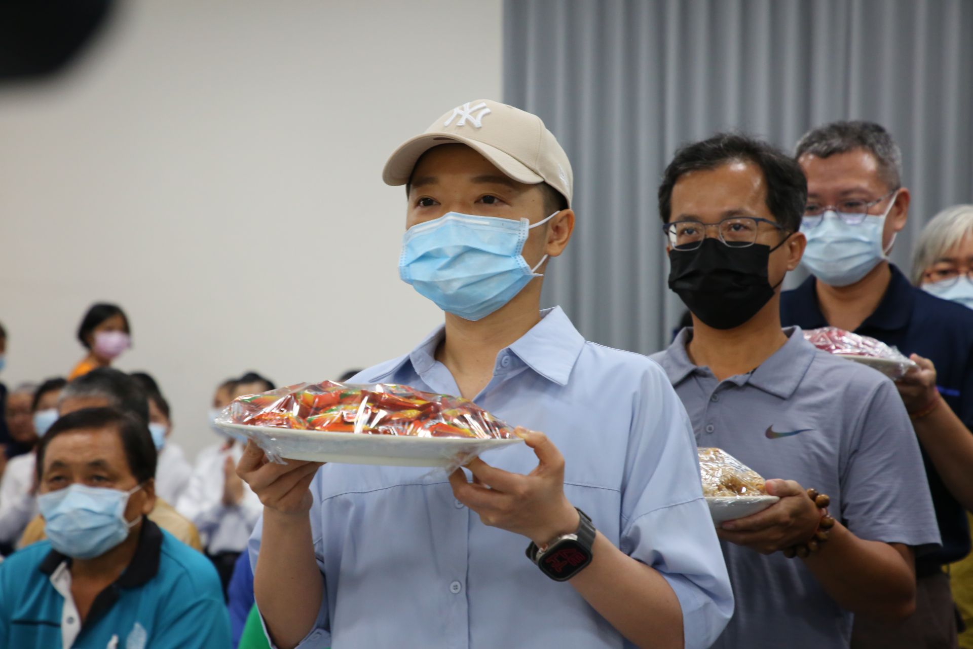 嘉義縣水上區慈濟志工於水上鄉公所舉辦七月吉祥祈福會活動,水上鄉鄉長林緗亭承擔獻供代表。