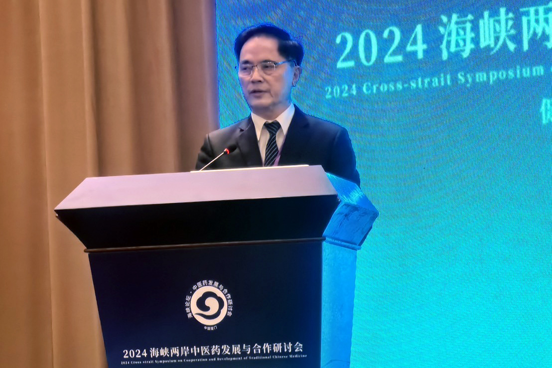 花蓮慈濟醫院林欣榮院長與何宗融副院長在廈門市舉辦的海峽兩岸中醫藥發展與合作討論會發表中西醫精準醫療。