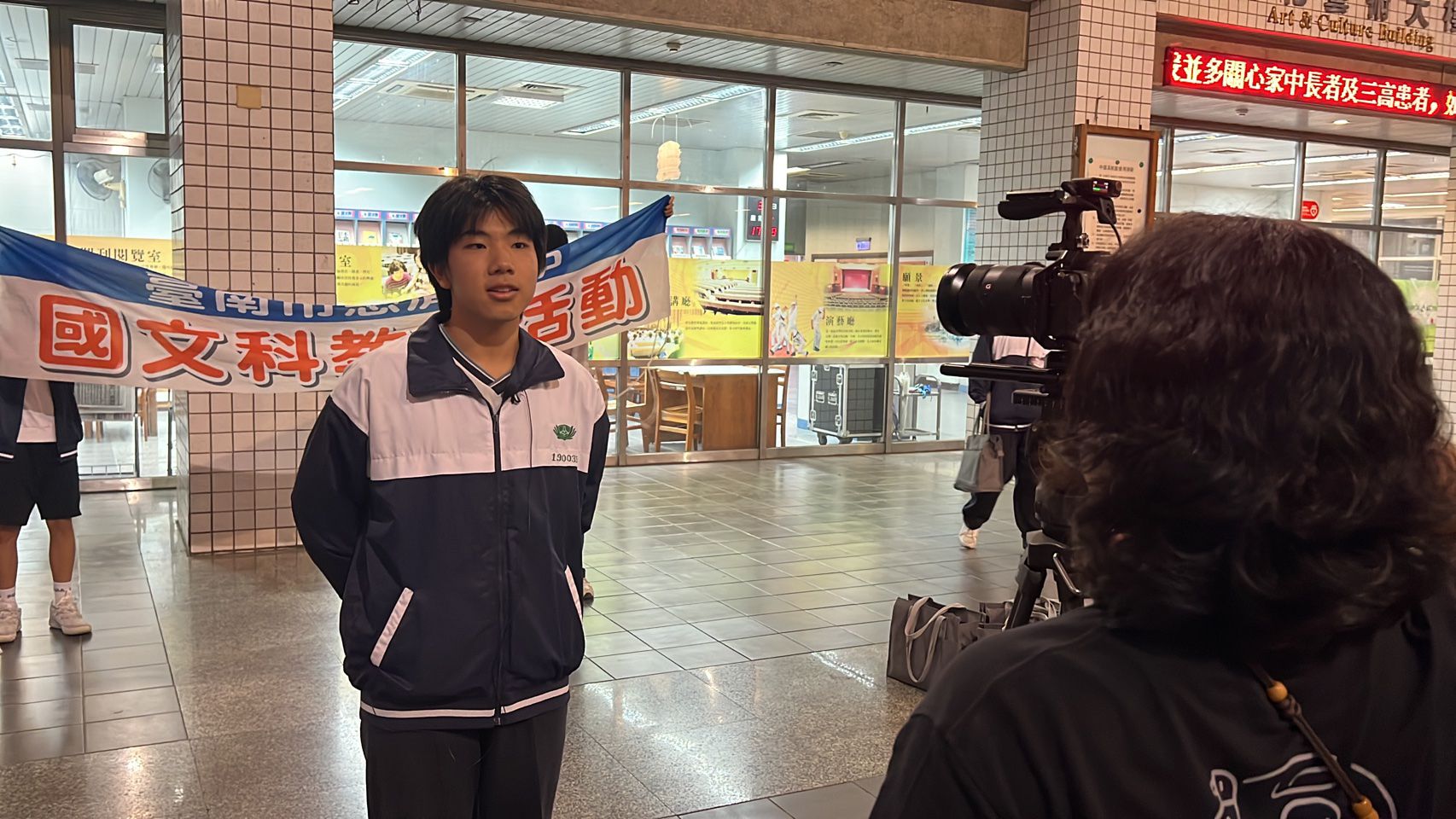 臺南慈中一日文學營學員高三感恩蘇子安同學,演出現場接受主辦單位訪談,表現落落大方,可圈可點。