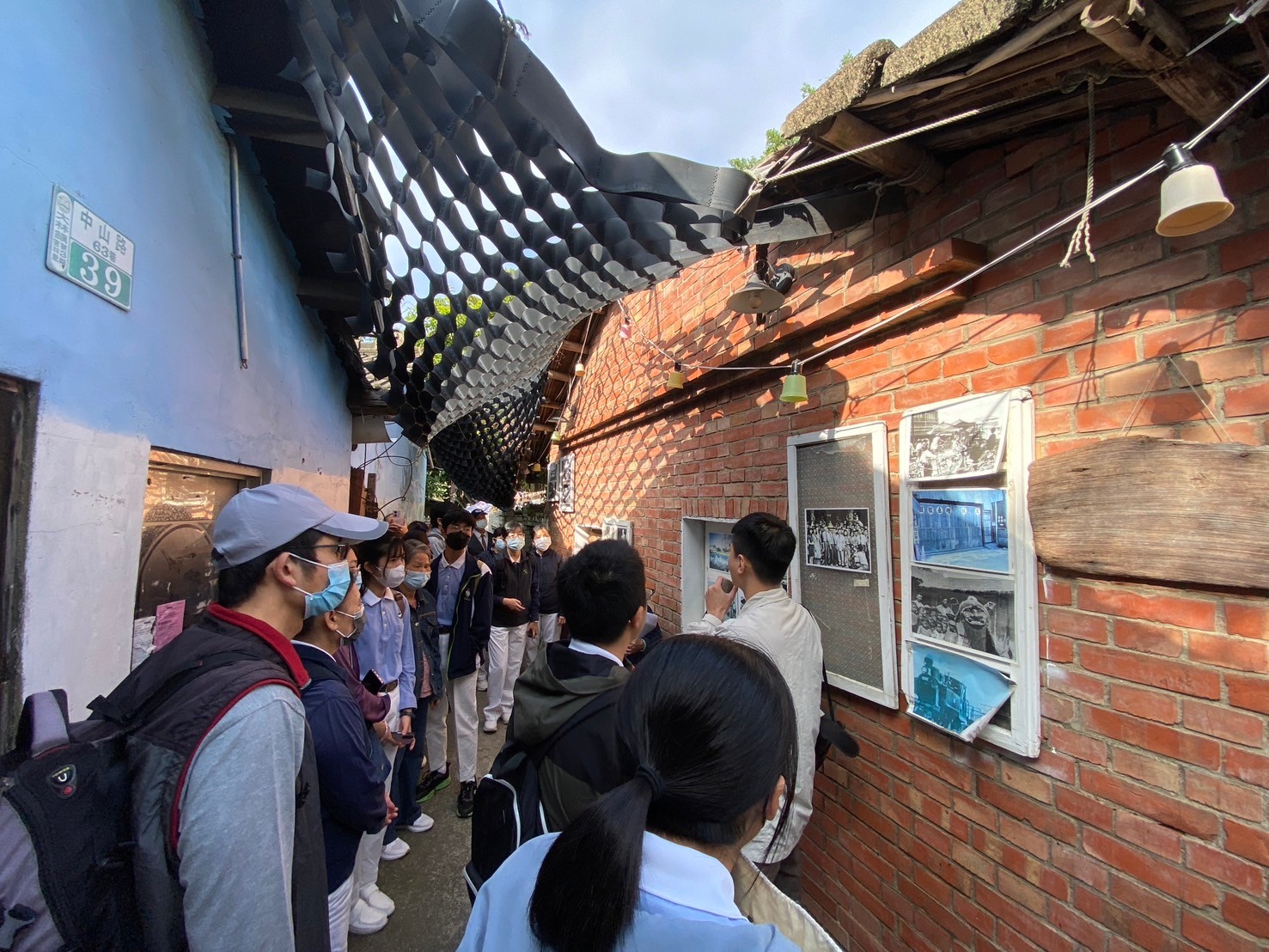 學員穿越時光隧道,走入有300年歷史的大林老街、探訪具有歷史性的建築。