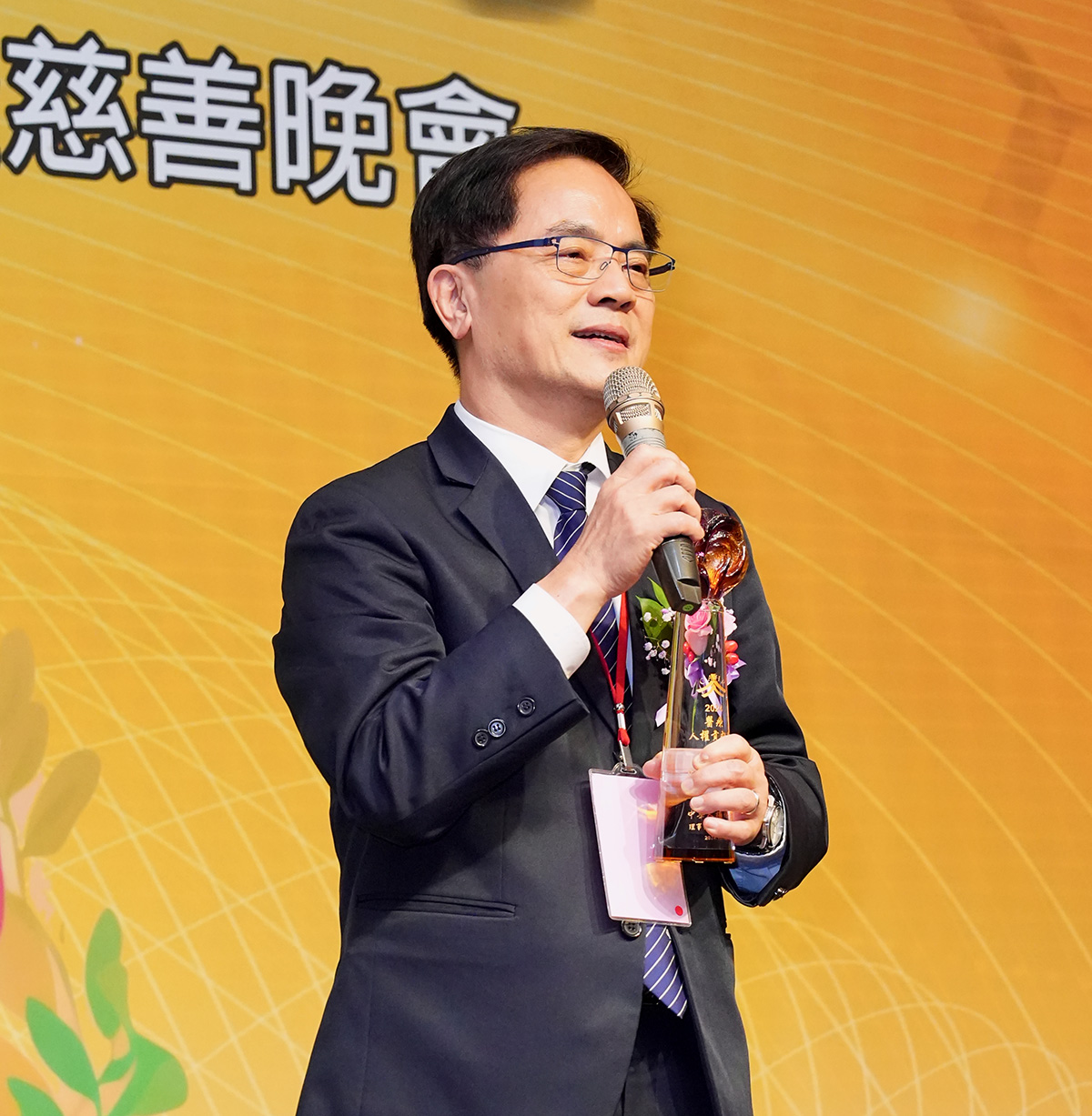 林欣榮院長感恩全院同仁努力打拚,秉持證嚴上人慈悲大願,以濟弱扶貧、提升東區健康福祉為目標,近年更為罕見疾病患者開創中西醫精準醫療元年的成果展現。