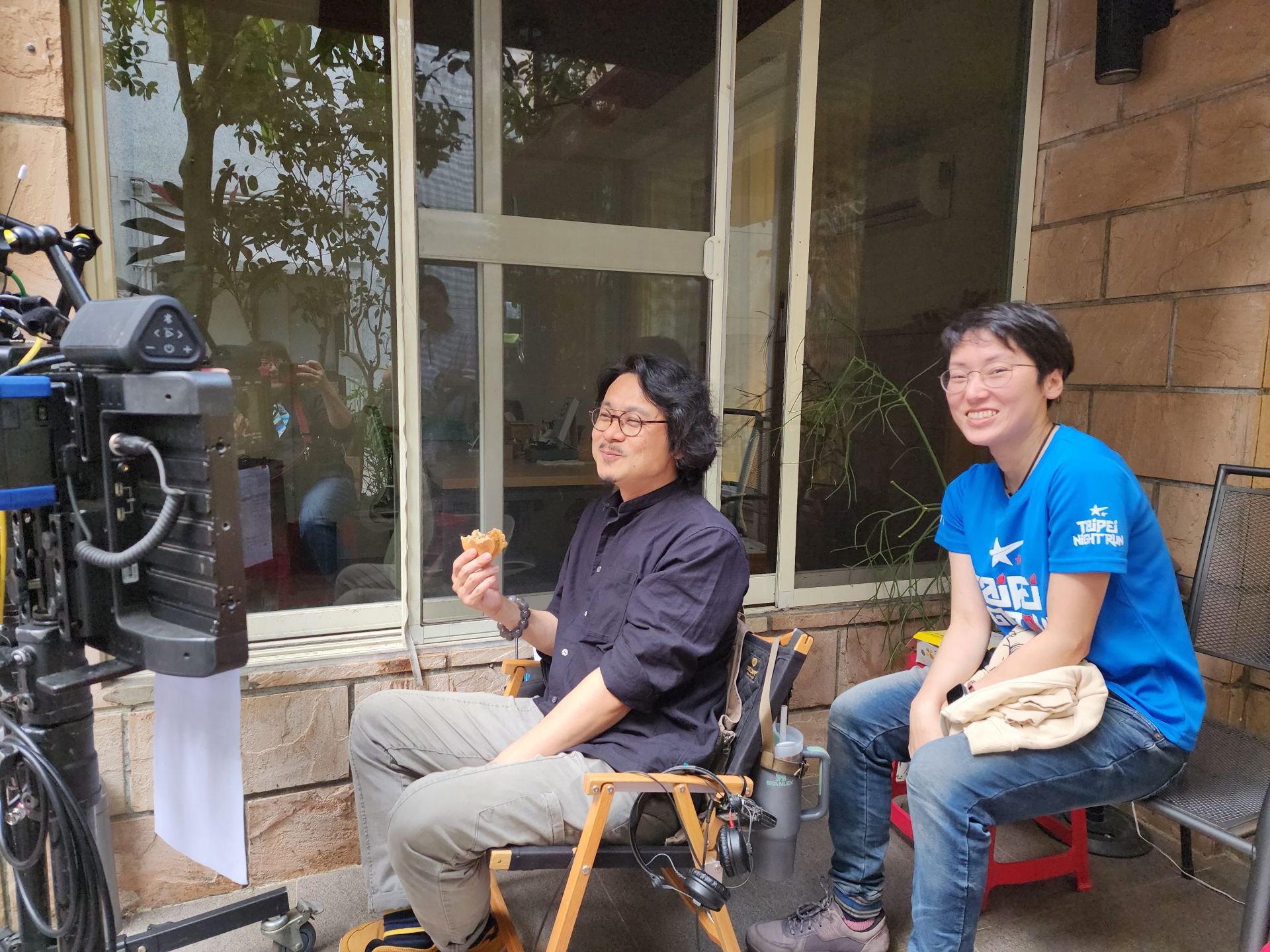 大愛劇《血.拾人生》導演黃常祚(左)接拍讀本才發現劇中原型角色「林虹汝」(右)是大學生