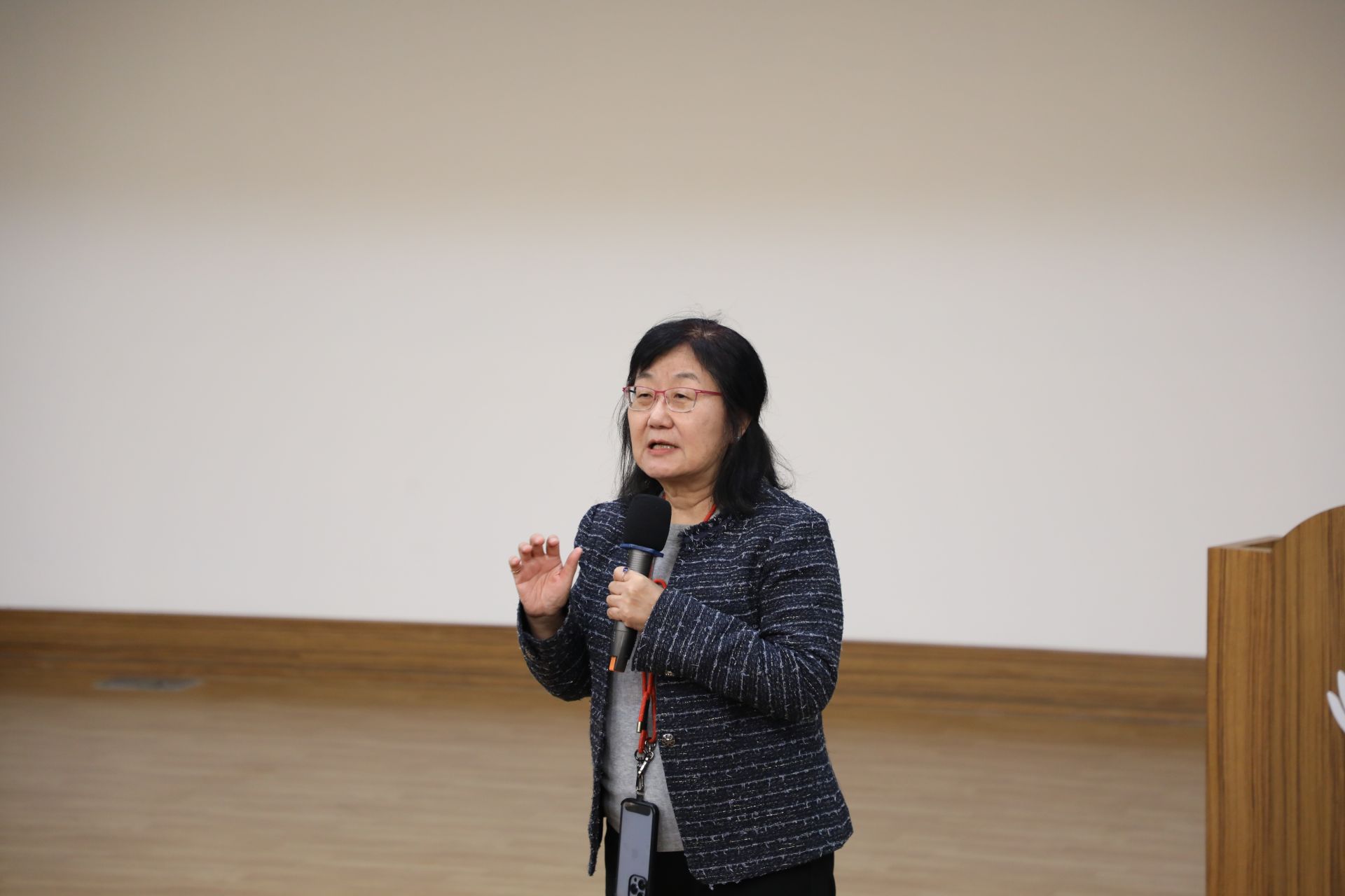 計畫主持人陽明交通大學護理學院穆佩芬教授表示,失智照護護理機構培訓計畫從陽明交大附設醫院、花蓮慈濟醫院、彰化基督教醫院及屏東縣護理師護士公會為基點,以實證為基礎,培養具有實證及全人照護核心能力的護理師。