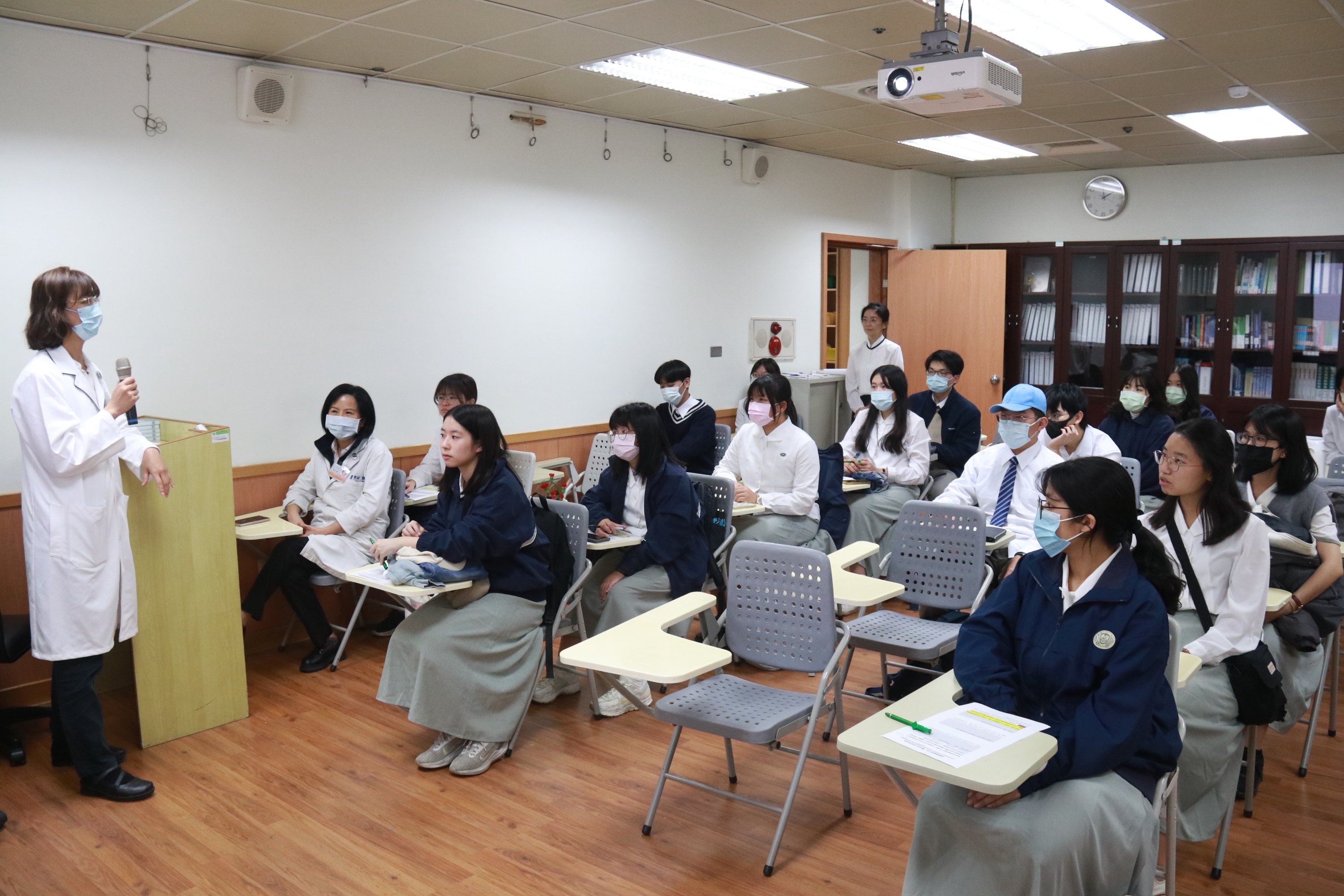 花蓮慈院黃欣怡組長介紹參訪流程