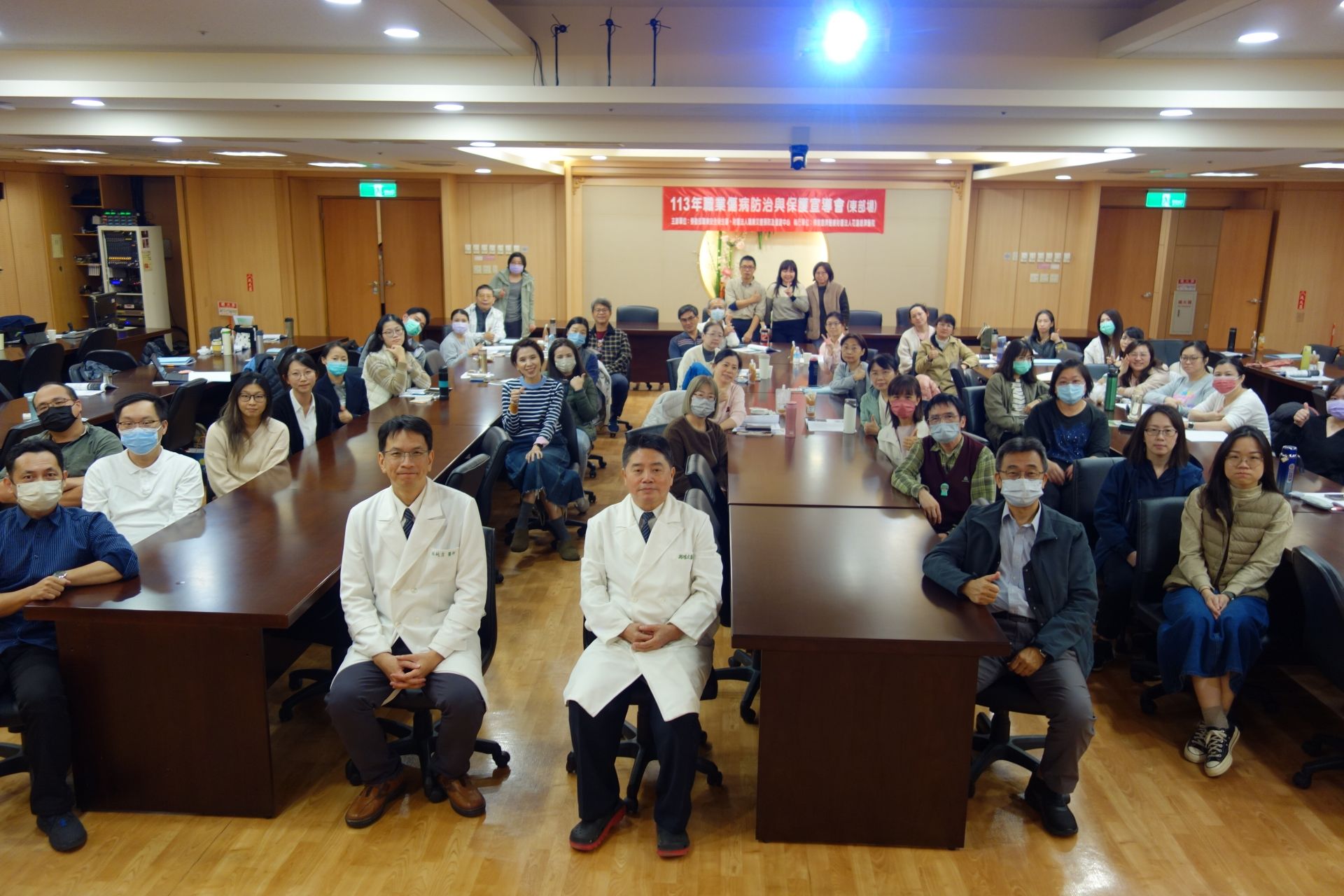 花蓮慈濟醫院舉辦「113年職業傷病防治與保護宣導會」,邀請花東地區從事勞工健康服務的職業安全和醫護夥伴們,一同從職業衛生法的充權,到建立安全、心理歸屬感的支持職場環境。