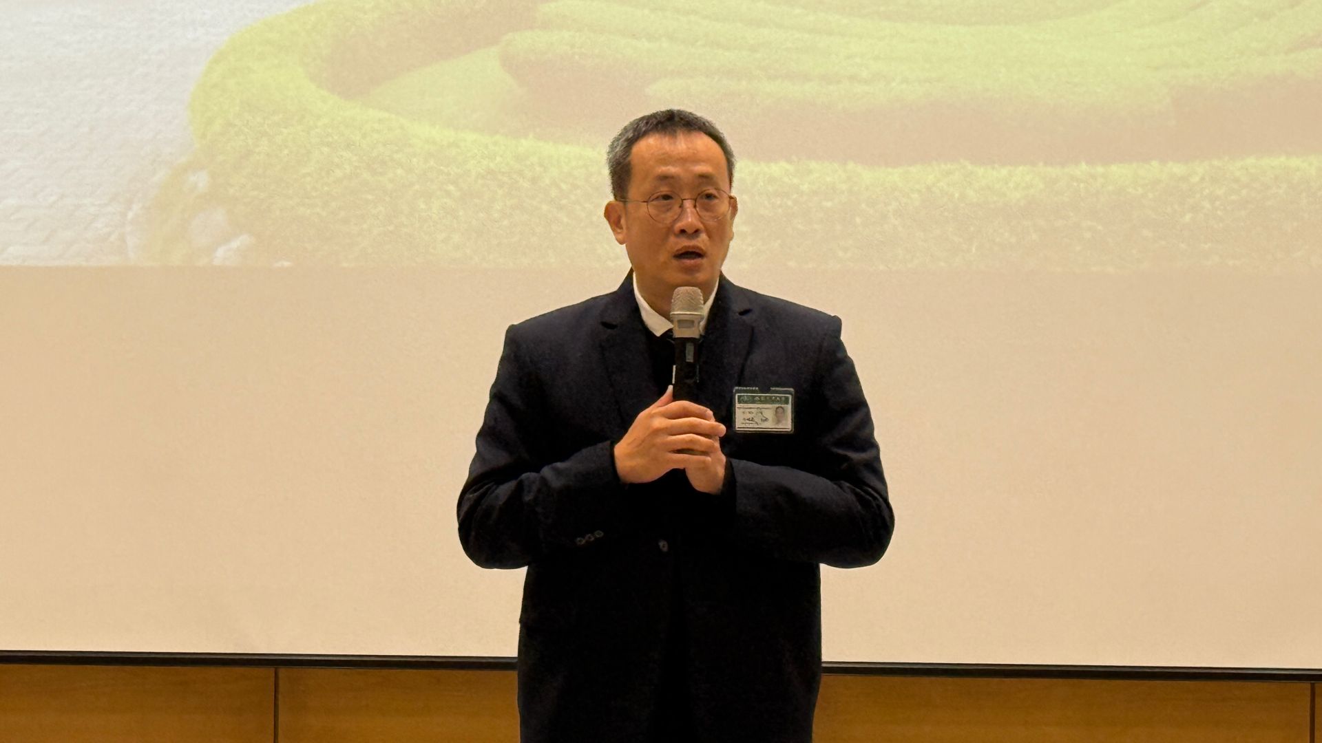 人文傳播暨社會科學院許峻嘉院長勉勵同學,慈濟大學永遠是大家的後盾,會隨時關心並陪伴每位同學