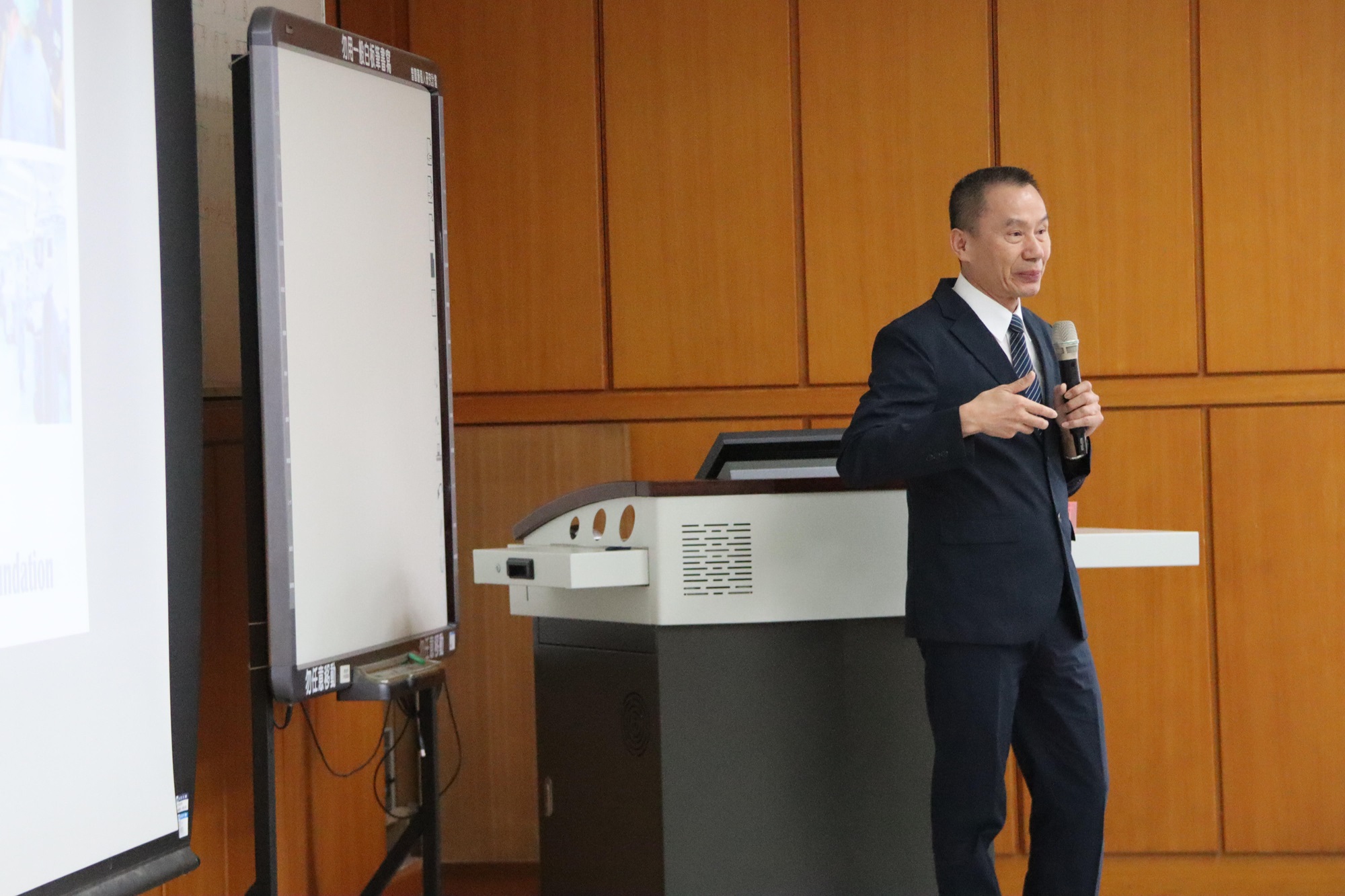 曾國藩採用多鼓勵、少責備的方式,循循善誘,課程特別生動活潑