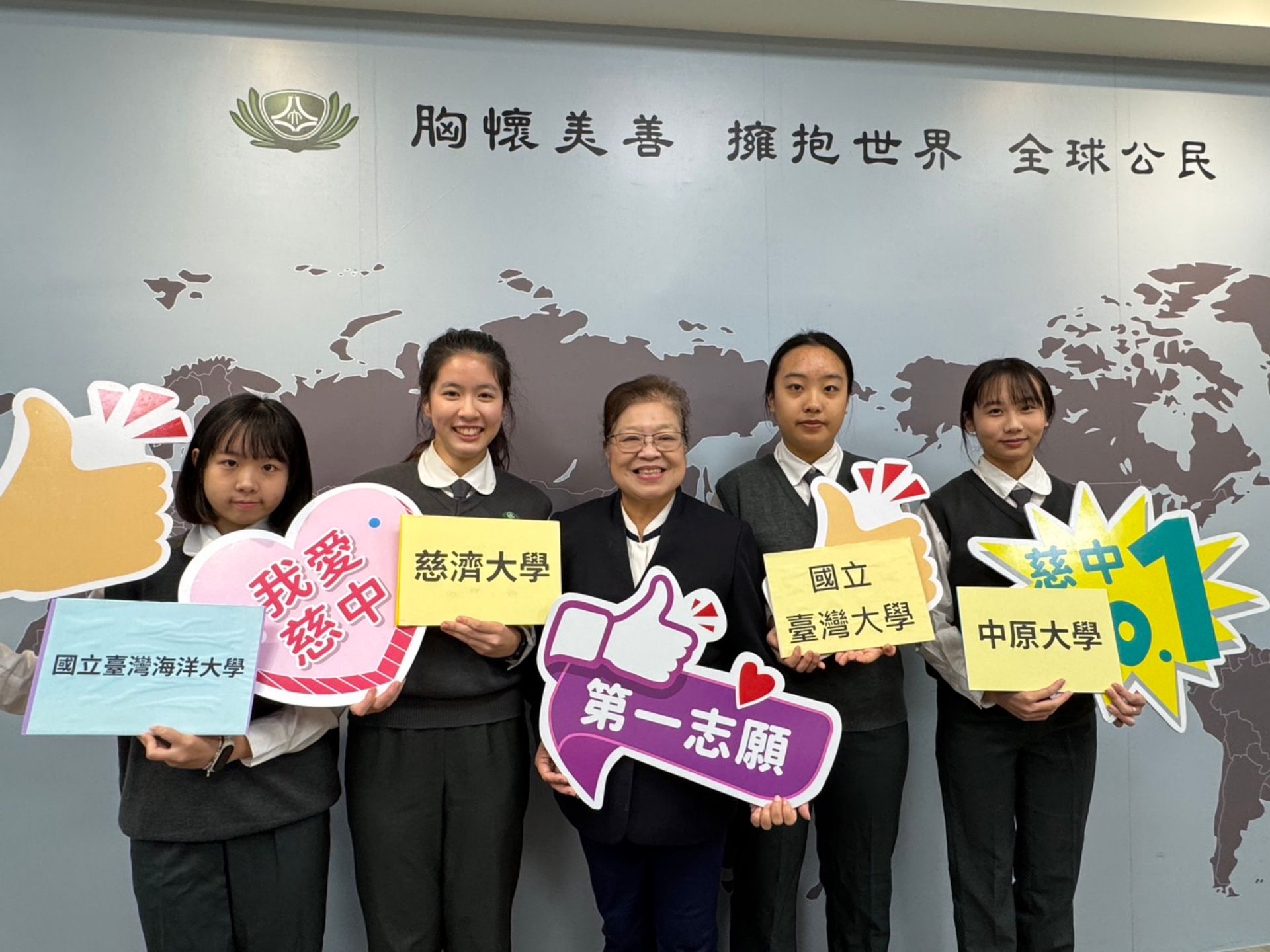 高三四位同學透過特殊選才提前錄取國內外頂尖大學,為學弟妹樹立榜樣。