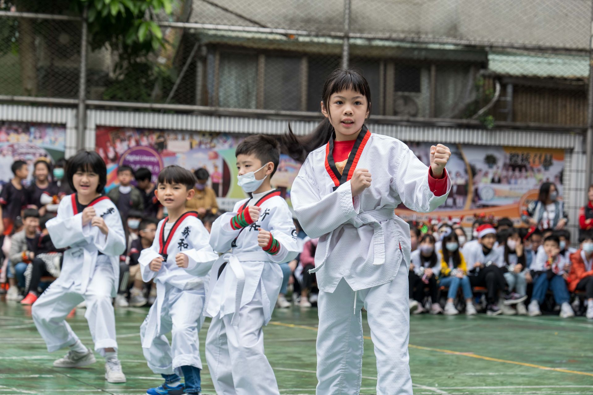孩子們精彩又充滿活力的表演熱力四射,溫暖並振奮了現場每一個人的心。