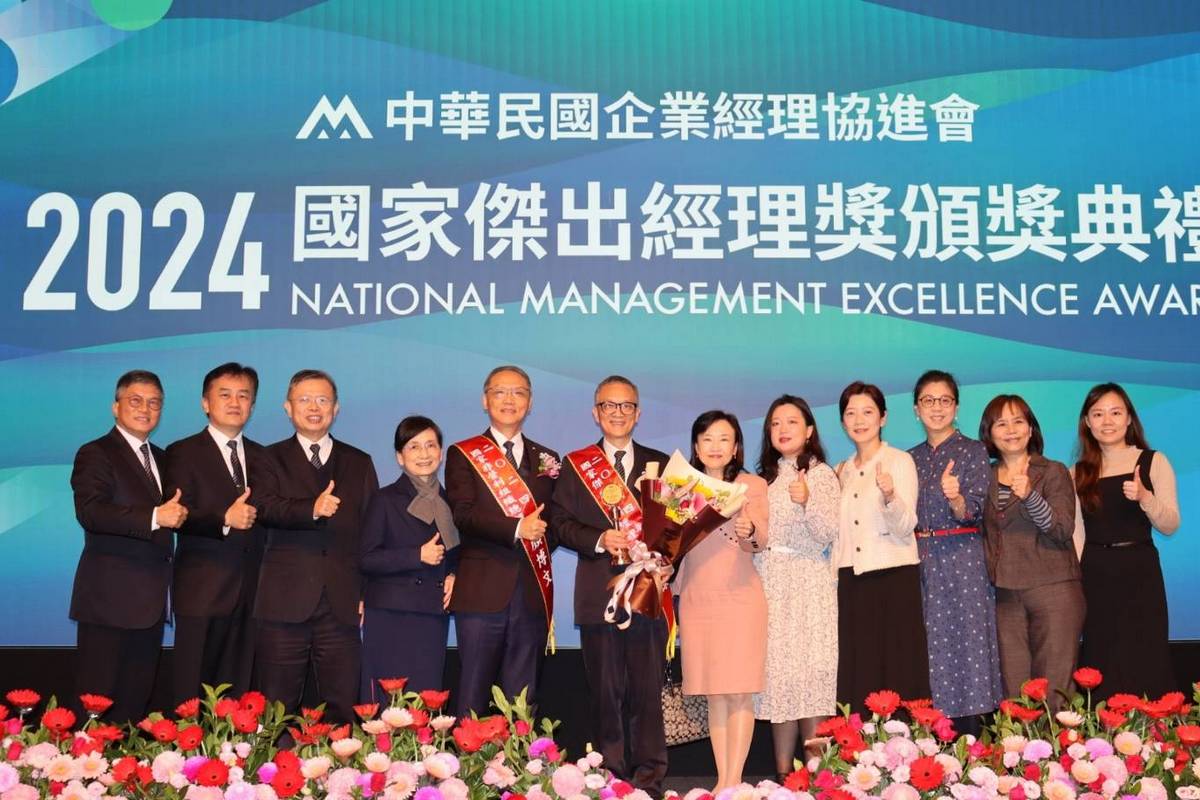 12月28日,中華民國企業經理協進會舉辦「國家傑出經理獎頒獎典禮」,佛教慈濟慈善事業基金會顏博文執行長獲頒「2024國家傑出經理獎-第三屆非營利組織總經理獎」殊榮;台北慈濟醫院楊緒棣副院長榮獲「國家傑出經理獎」肯定。