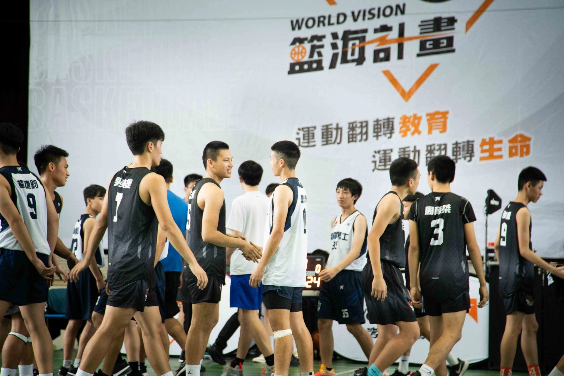 第三年的籃海計畫共有超過300名弱勢兒少參與,畢業球員也會回來看看學弟打球。