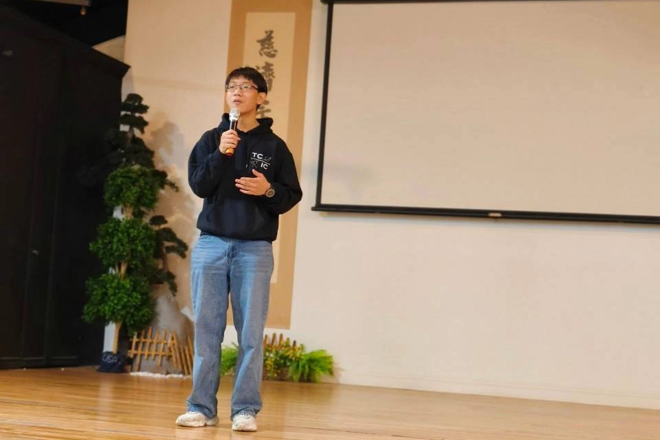 張宏澤同學分享,他在南山中學觀察到臺美之間的教育差異。_0