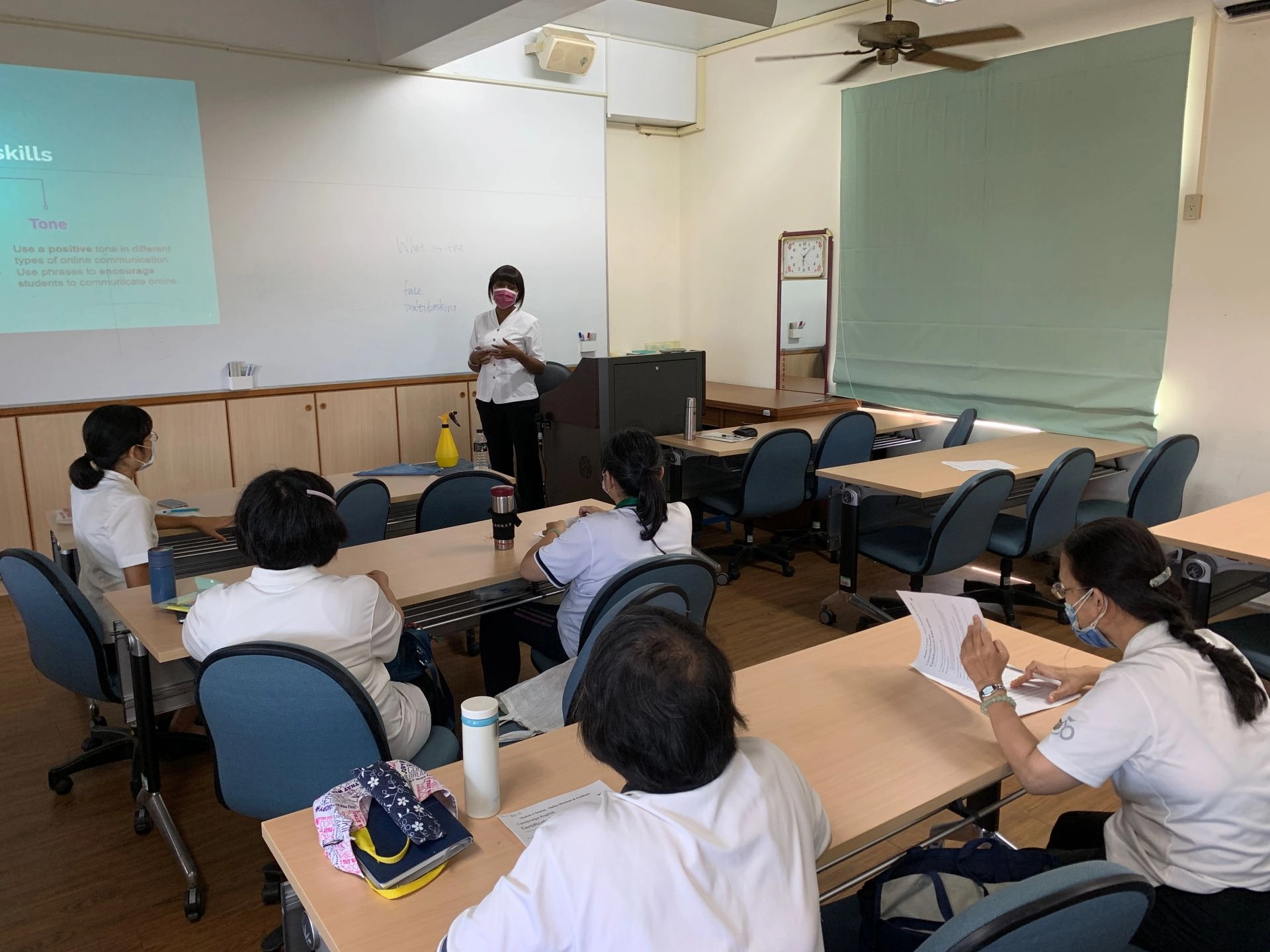 「EMI Teachers’Forum雙語交流教師分享會」,提升老師全英授課技巧。