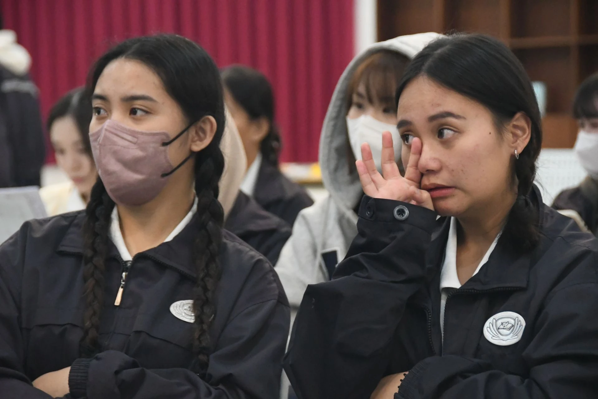 學生感動落淚。